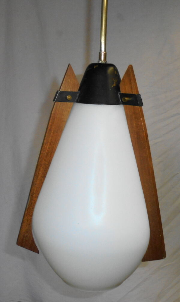 Suspension italienne en opaline laiton et teck des années 70
