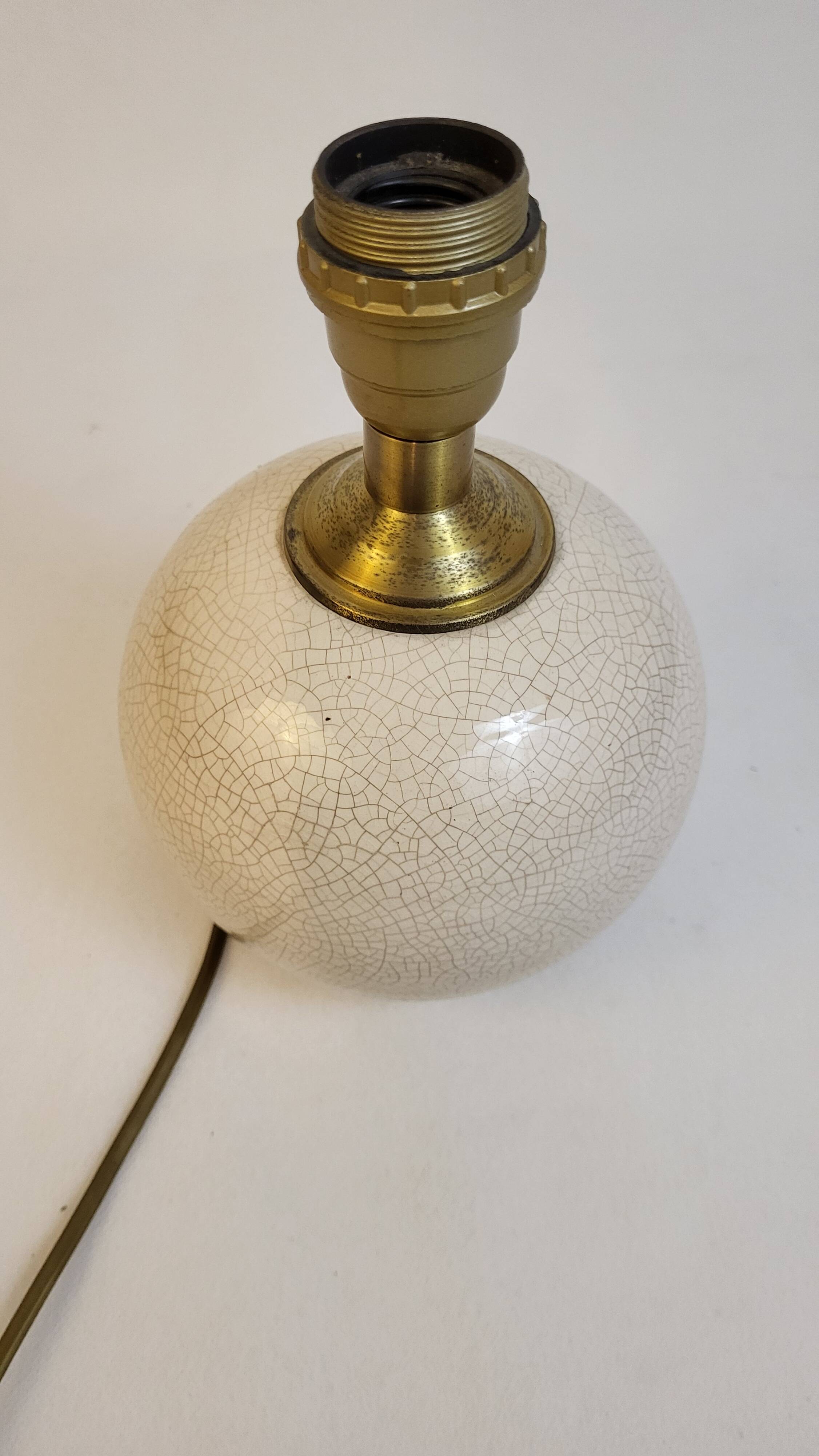 Cracked ceramic ball lamp