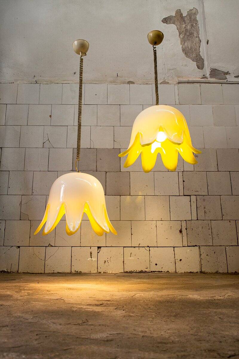 Floral pendant lamp in yellow Murano glass by Leucos, 1970s.