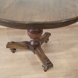 Table ronde en noyer XIXème