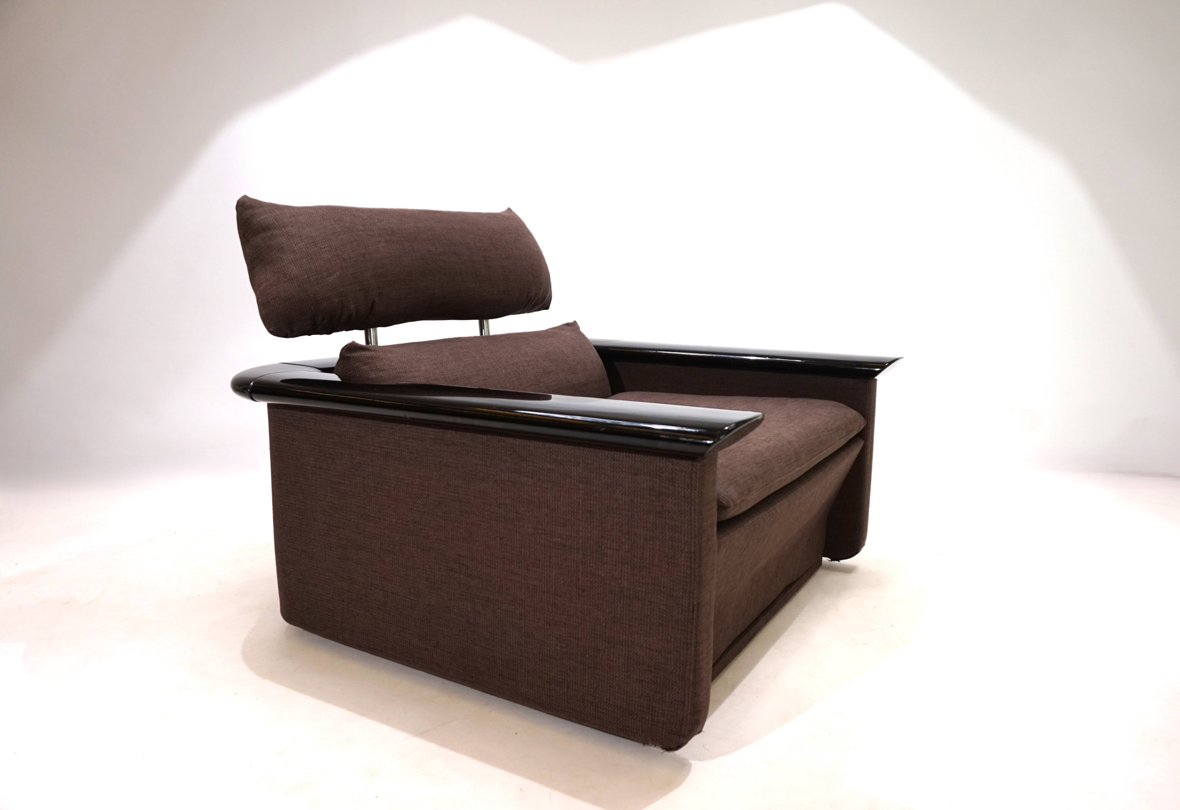 Fauteuil lounge Tecno avec structure en laque piano, 1970