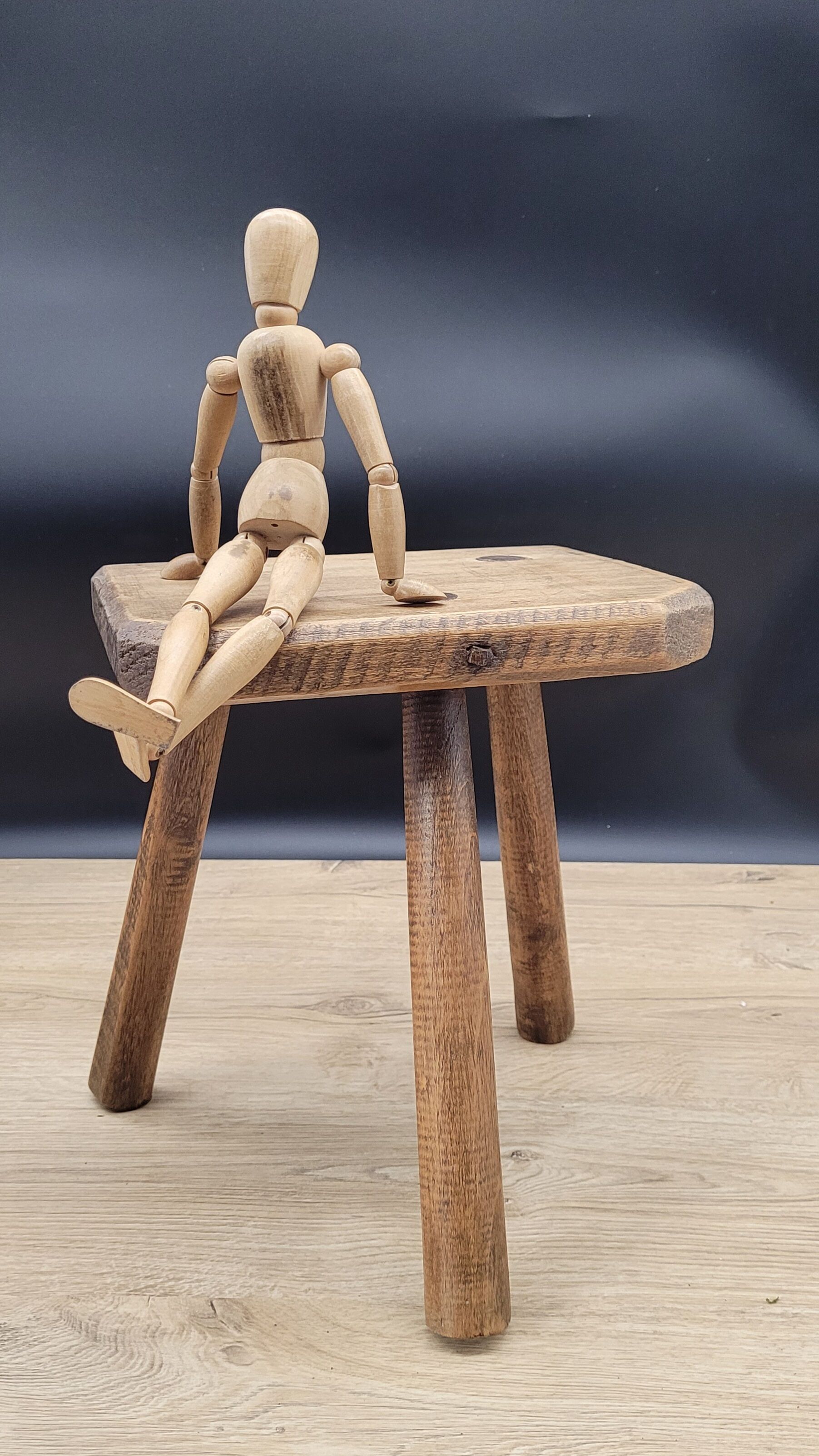 Tripod stool rectangle corners cut corners