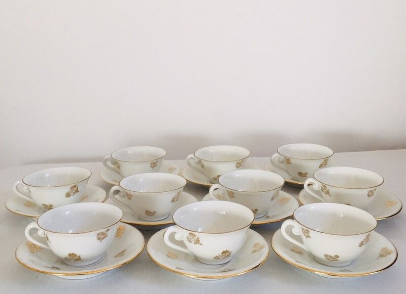 10 anciennes tasses à café avec soucoupes en porcelaine à motifs de fleurs dorées