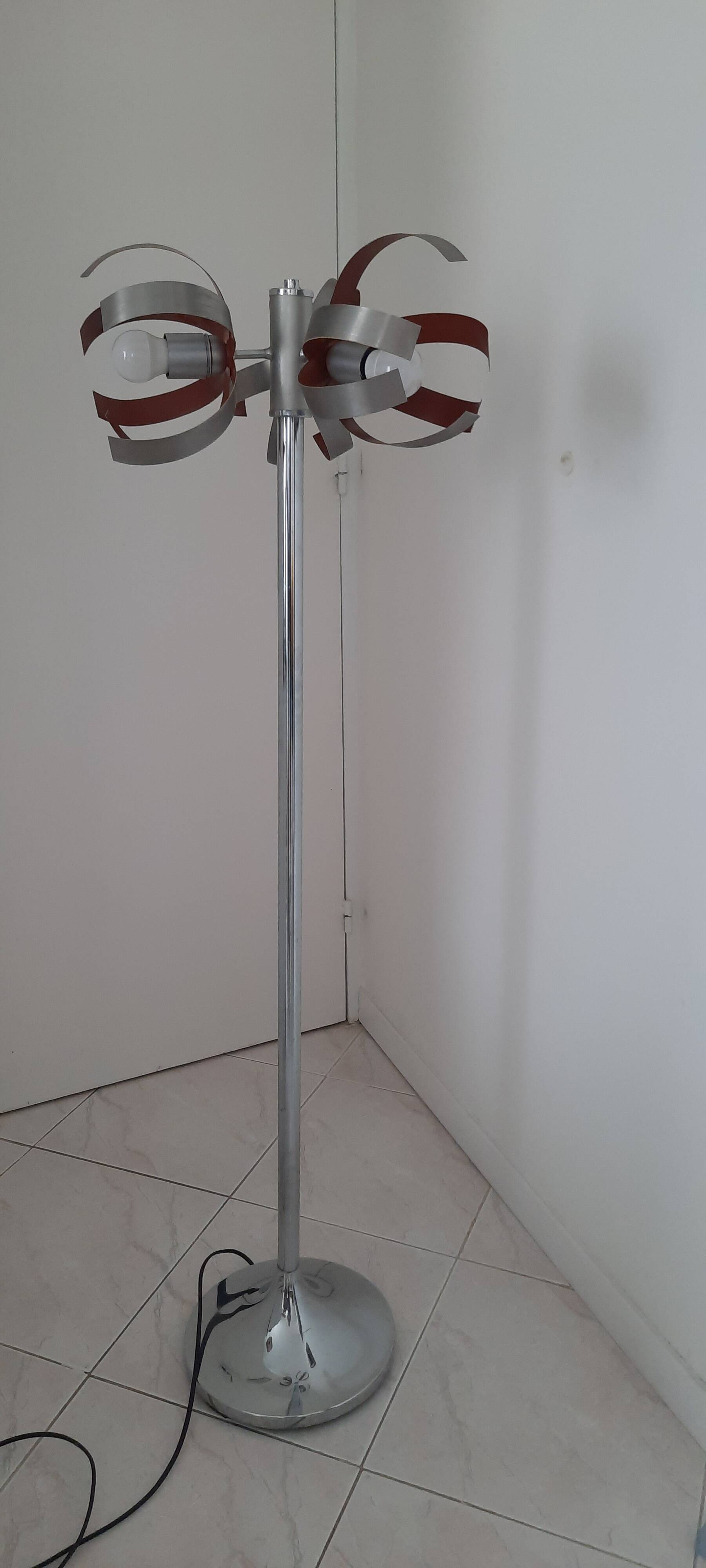 Oxar Space Age floor lamp with light flowers from the 70s.