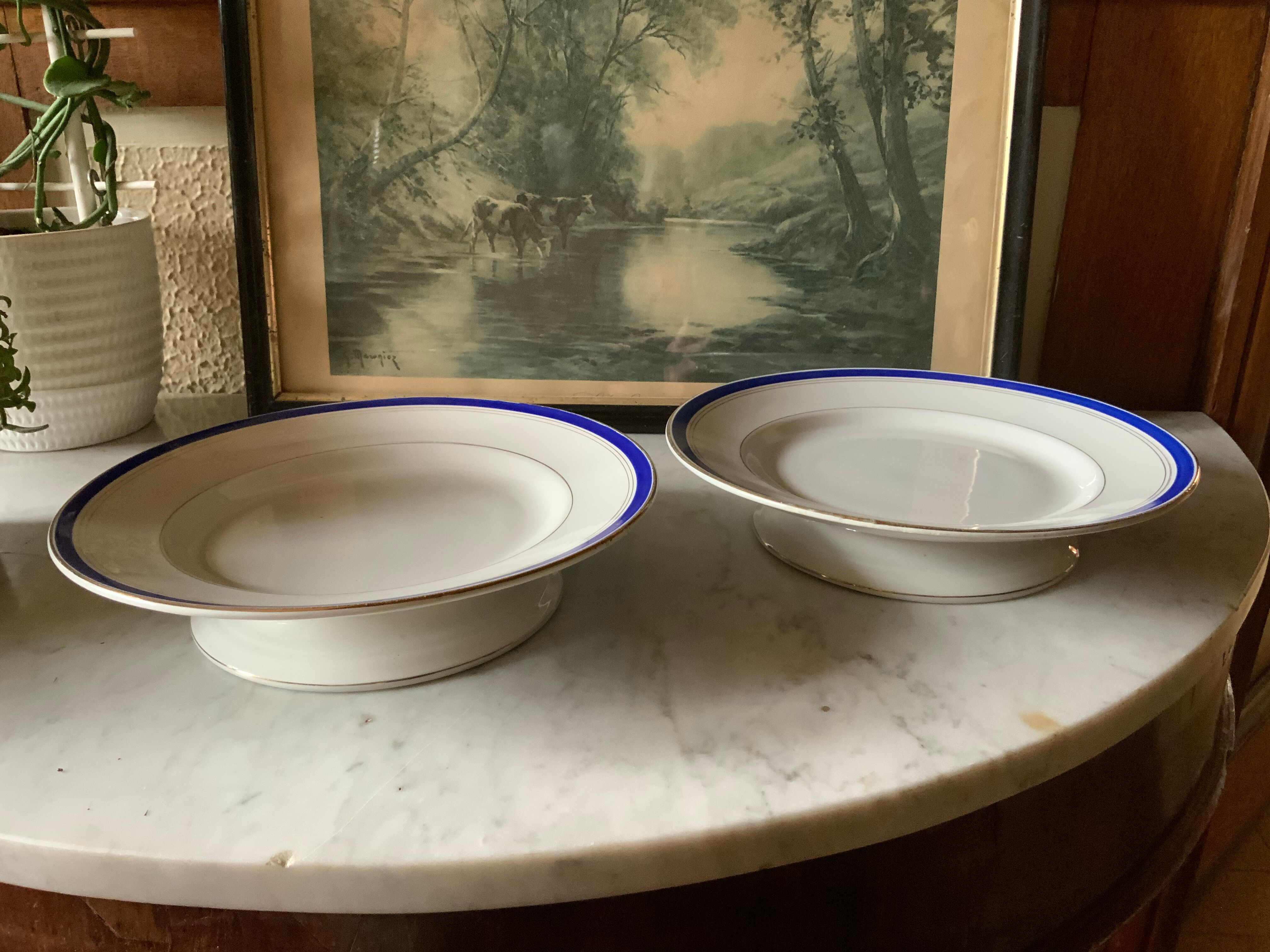 2 plates on feet Moulin des Loups