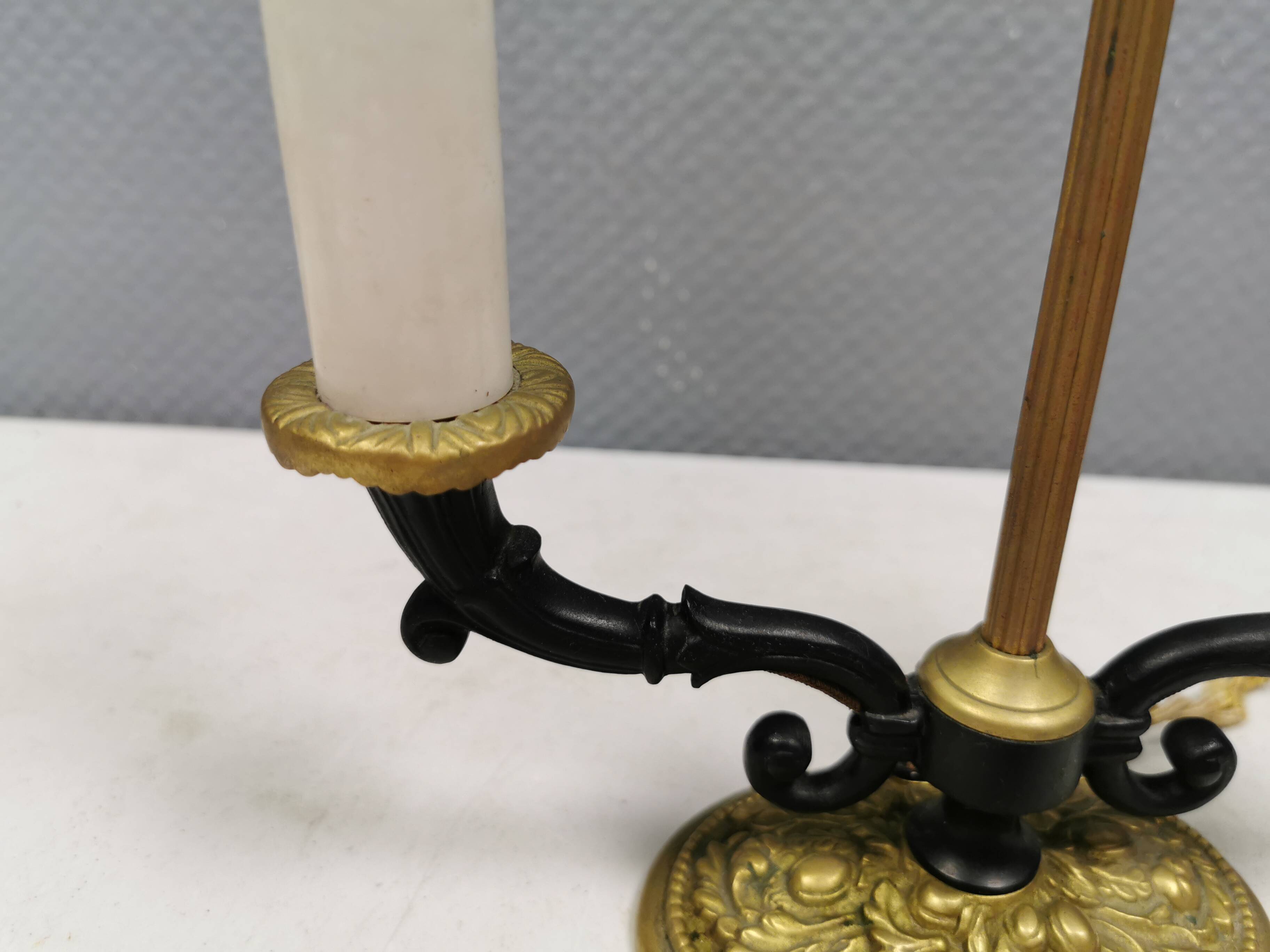 Very old Danish table lamp in brass and metal. 1930-1950s