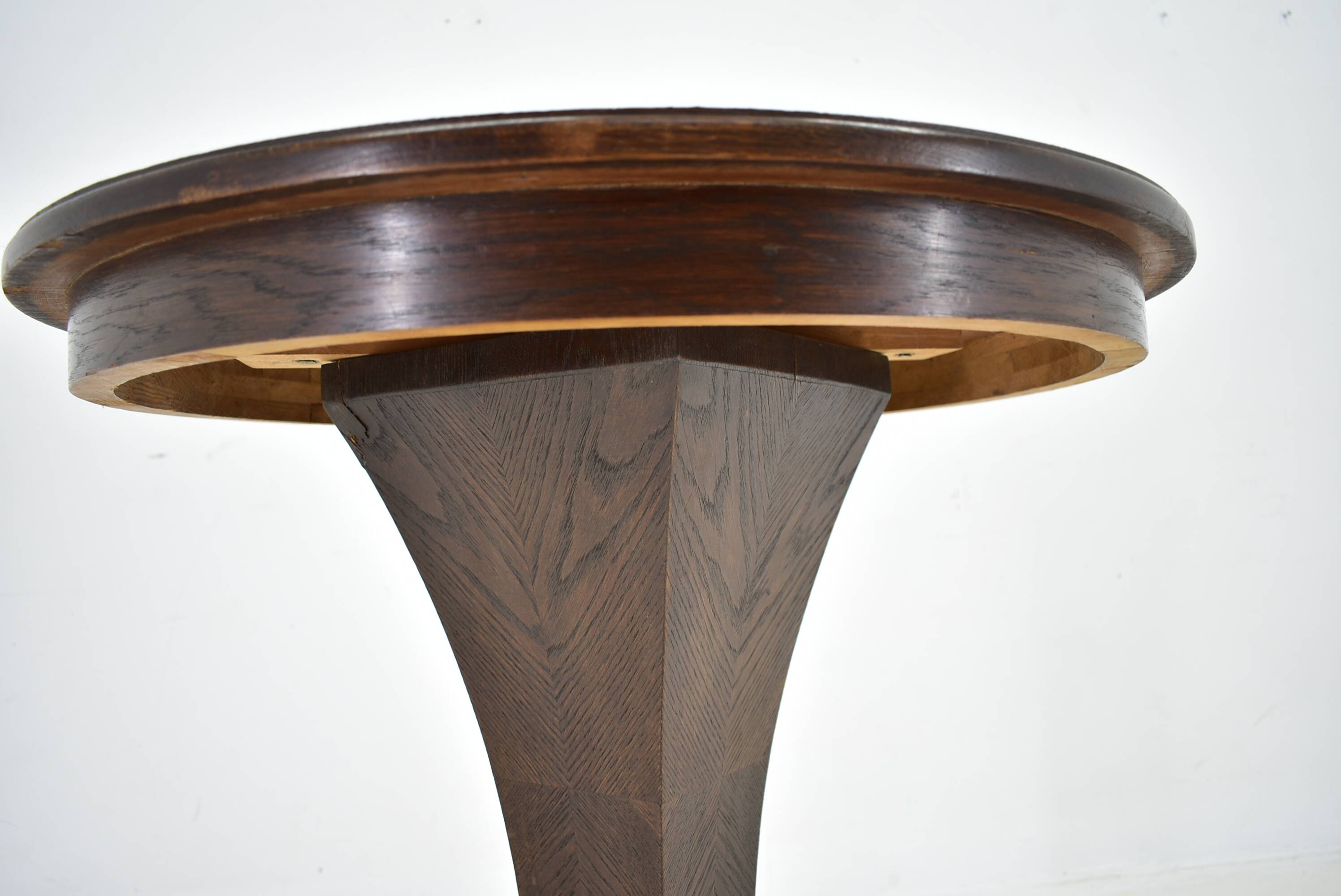 1920s Art Deco Occasional Coffee Table and tablecloth