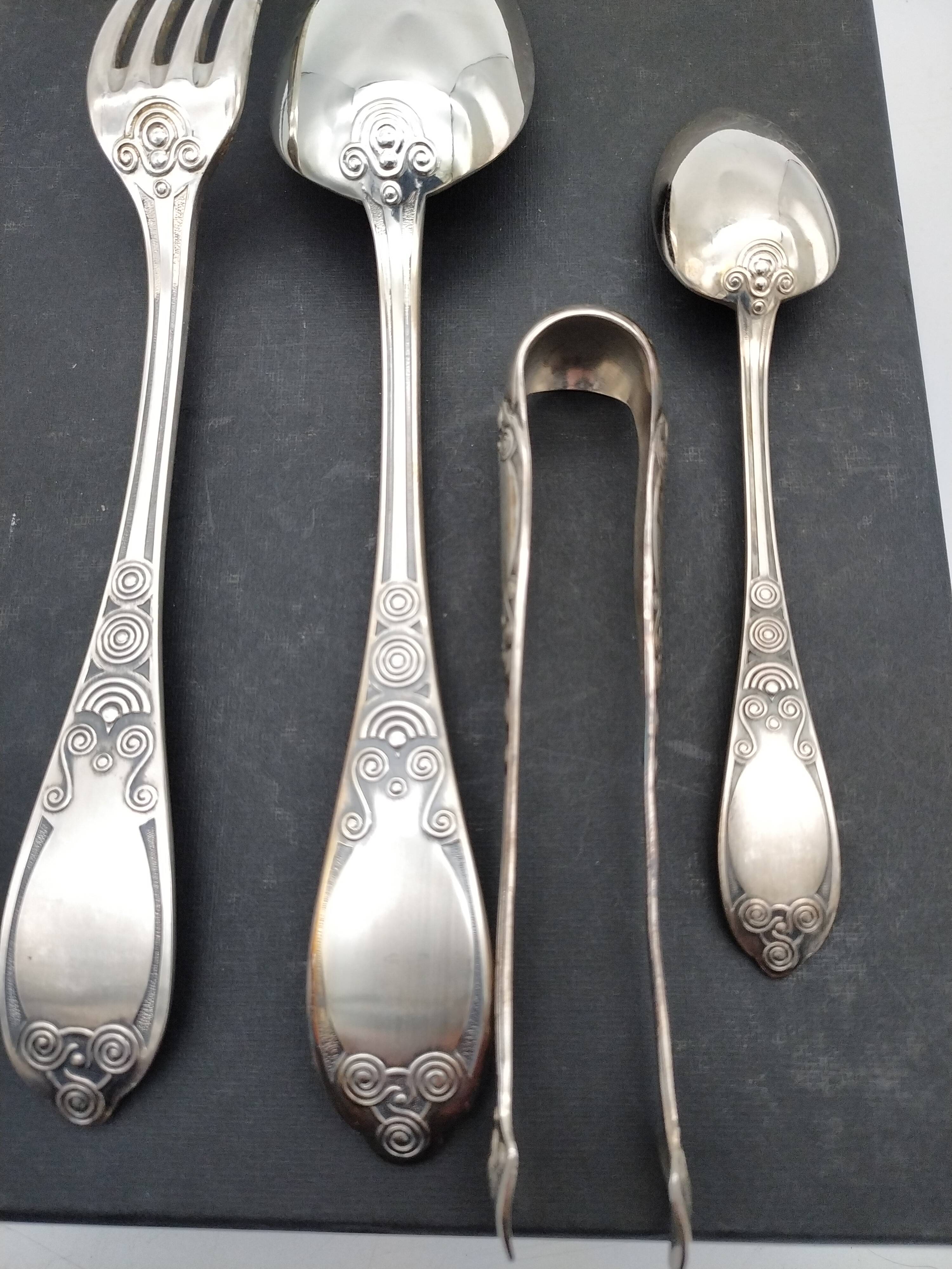 Bigouden decor cutlery set. 38 pieces. Silver-plated metal.