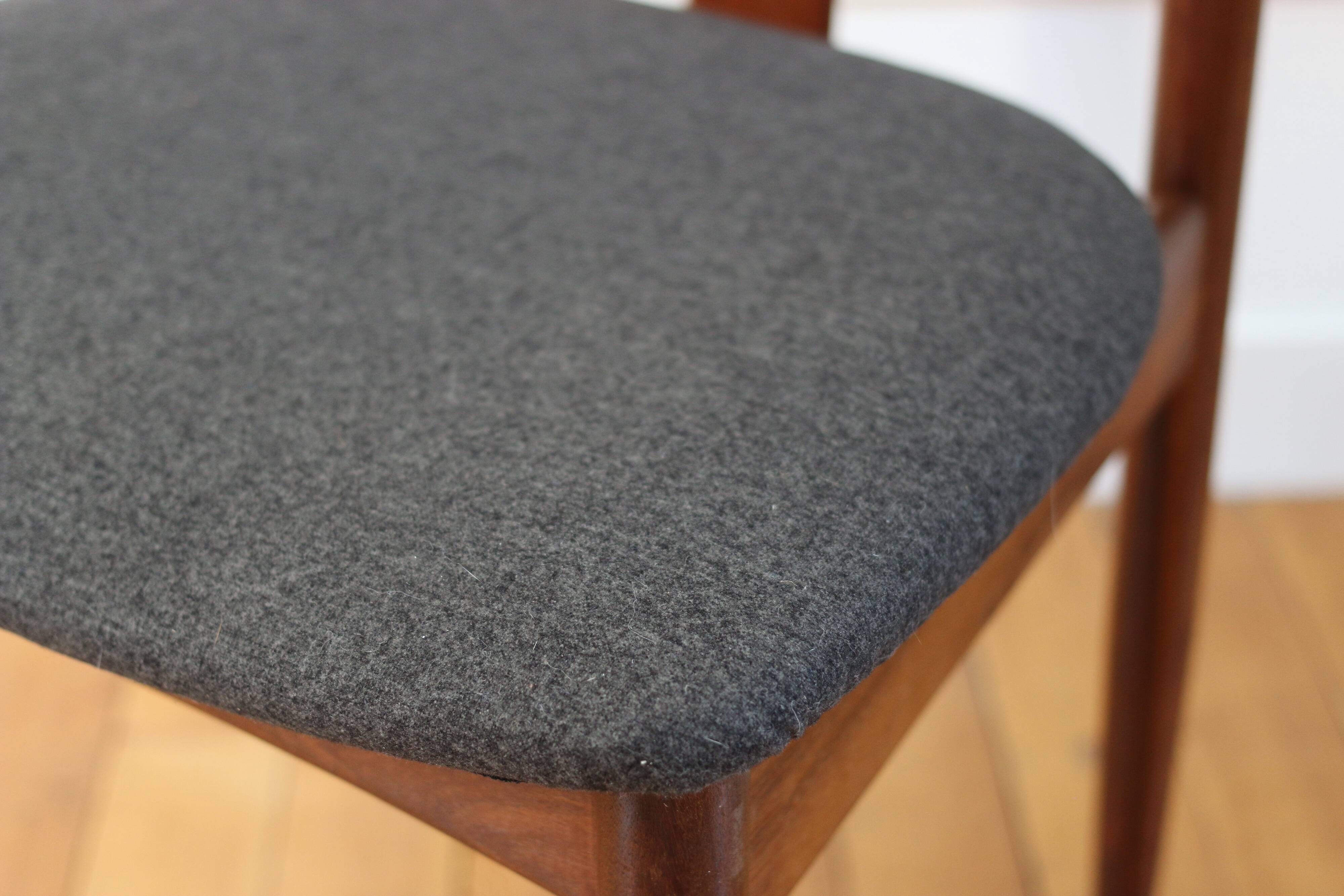 Set of 6 vintage Scandinavian teak chairs by Samcom, 1960