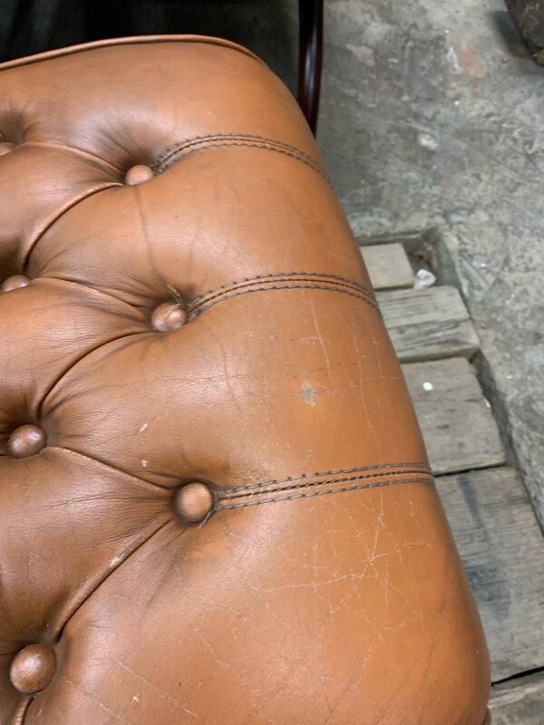 Lot Fauteuils Chesterfield Ottoman Anglais Vintage