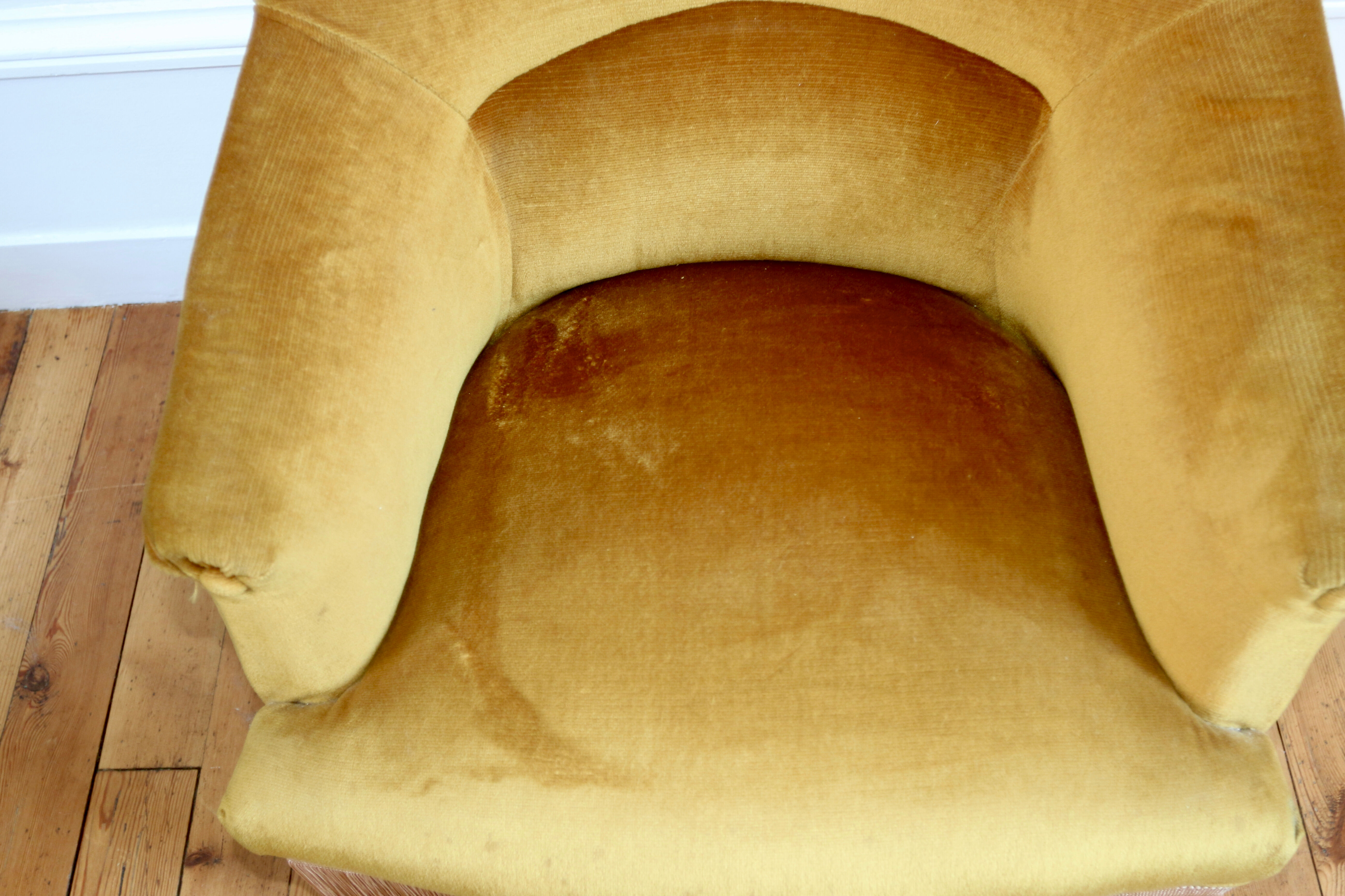 Pair of 1950 gold velvet toad chairs