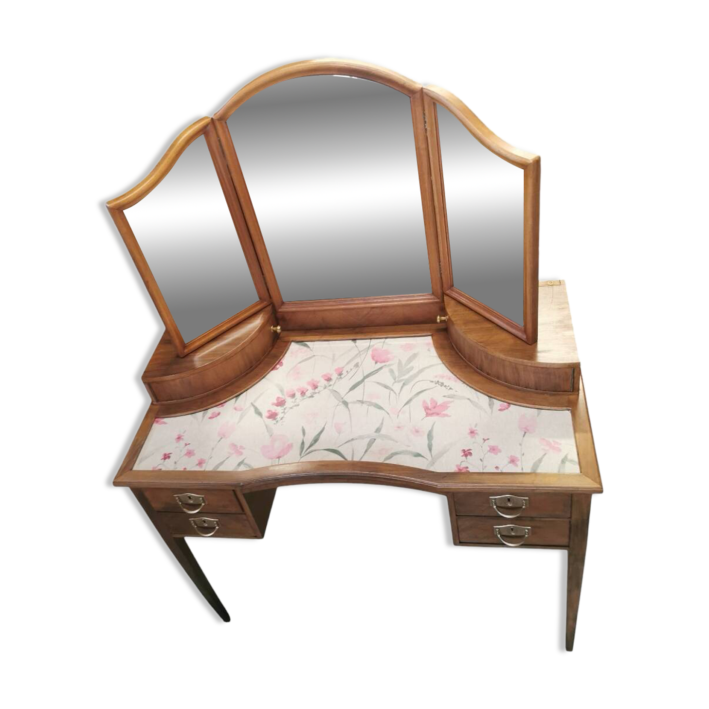 Dressing table with a triptych mirror