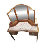 Dressing table with a triptych mirror