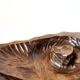 Plat brutaliste en bois gougé vintage