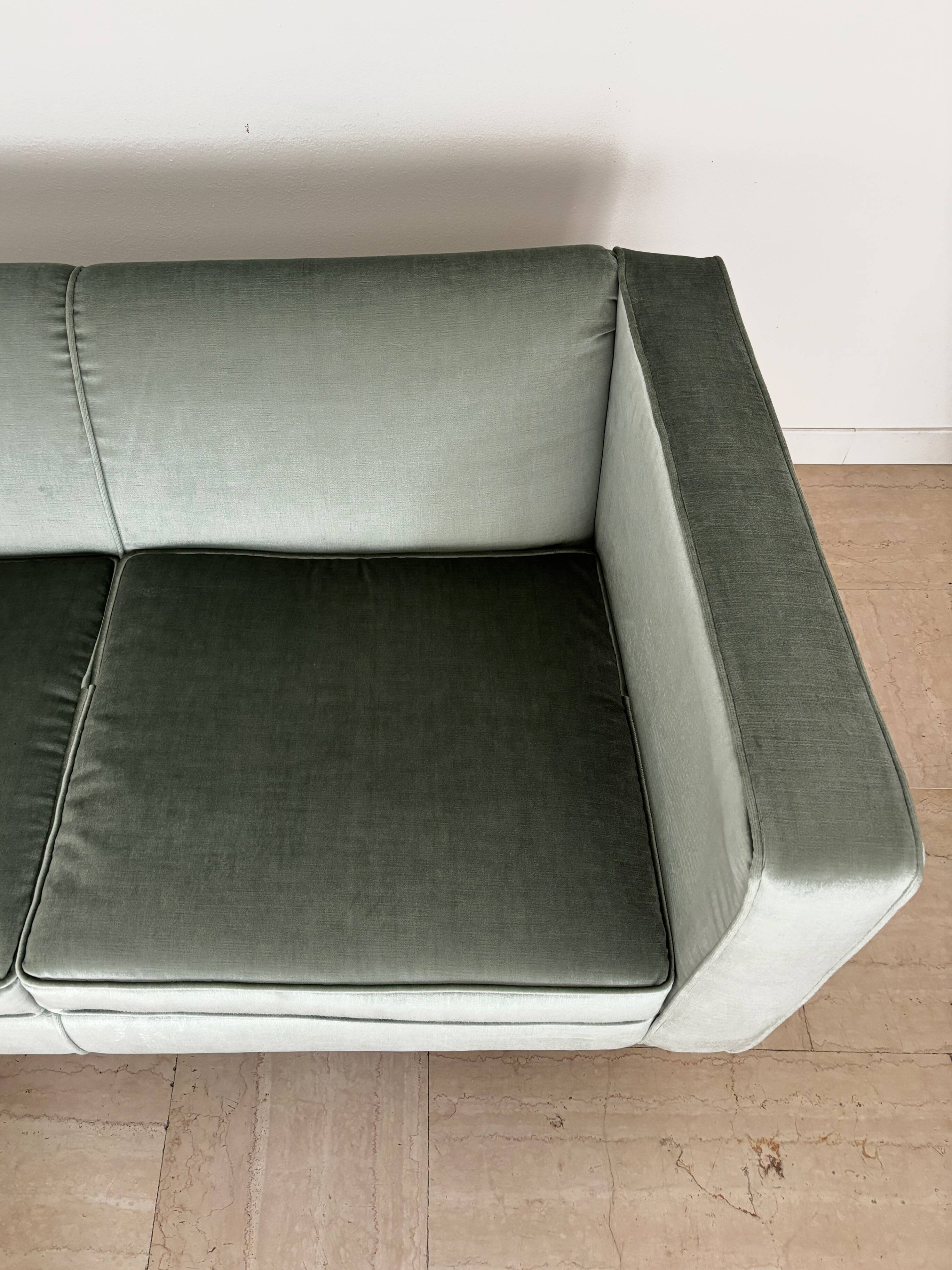 Canapé 2 places en velours Franco Albini pour Poggi, modèle DV33, Italie, années 1960.