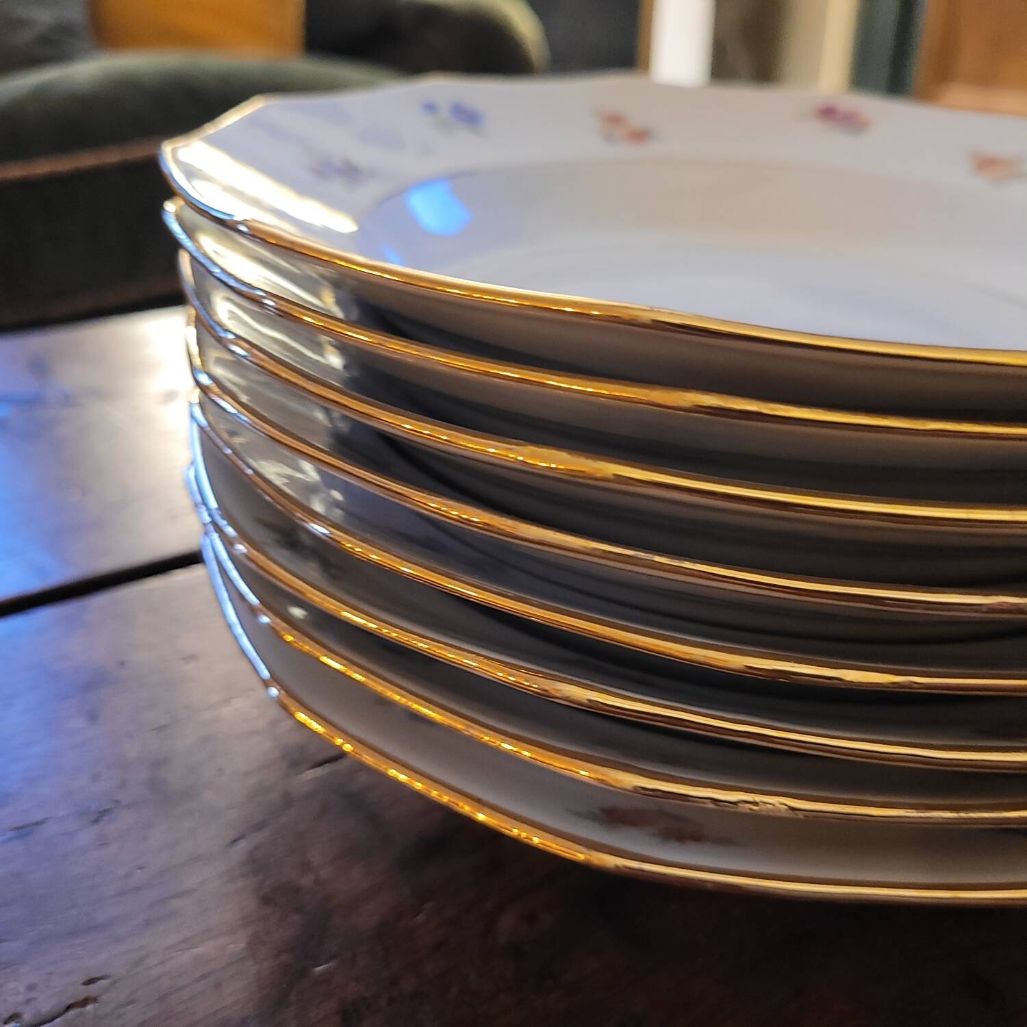 Porcelain soup plates - Decorated with small flowers and a gold rim
