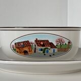Naïve Design oval sauce boat on its Villeroy & Boch glass-porcelain display