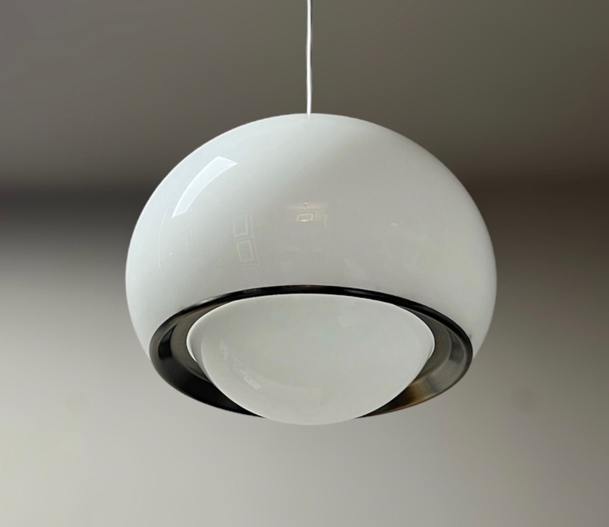 Space age pendant lamp Bud by harvey guzzini, 70s