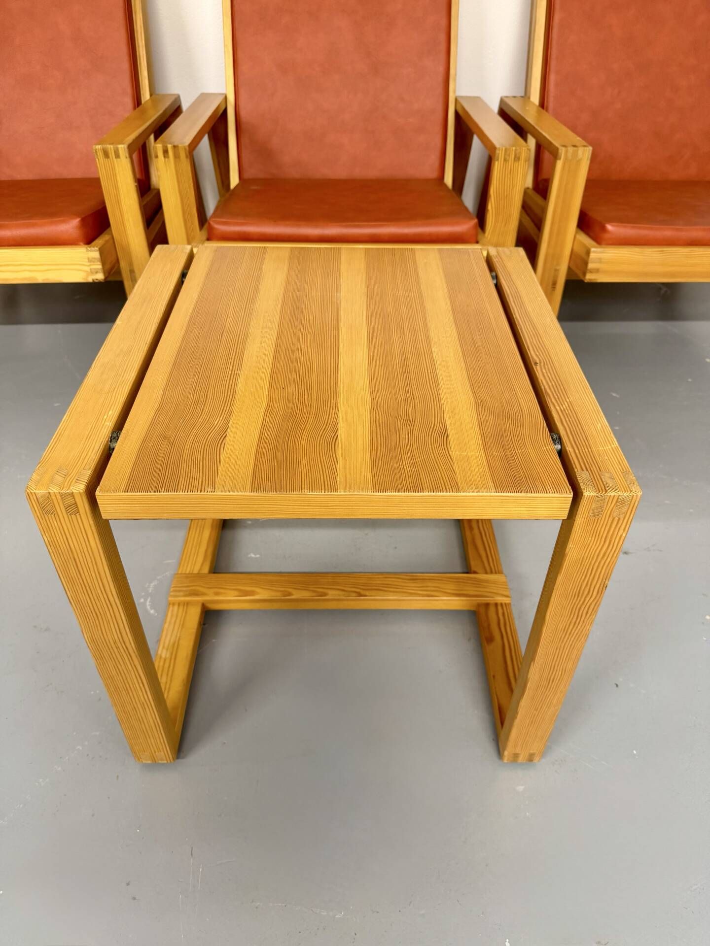 Ensemble salon en pin 3 fauteuils lounge et table design scandinave 70