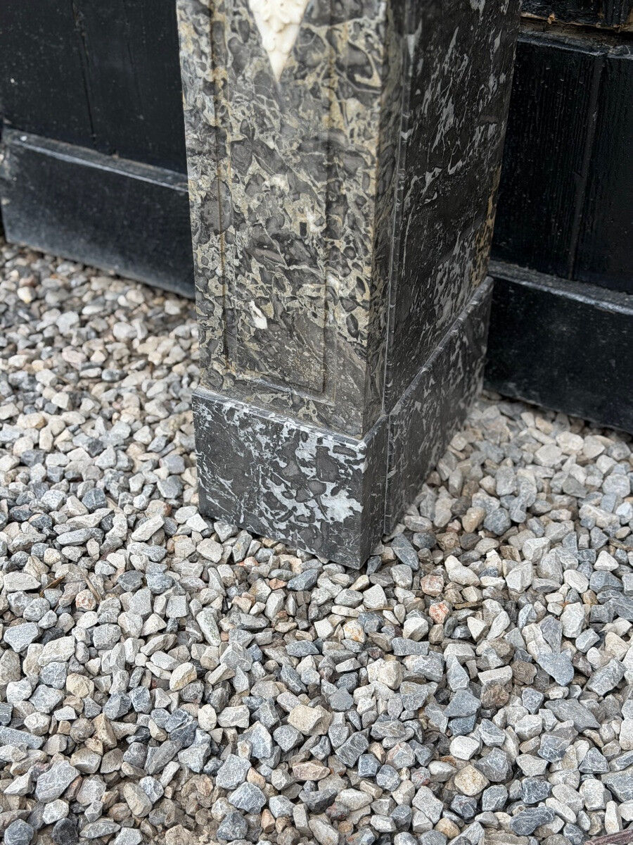 Directoire fireplace in grey marble Sainte-Anne, early 19th century