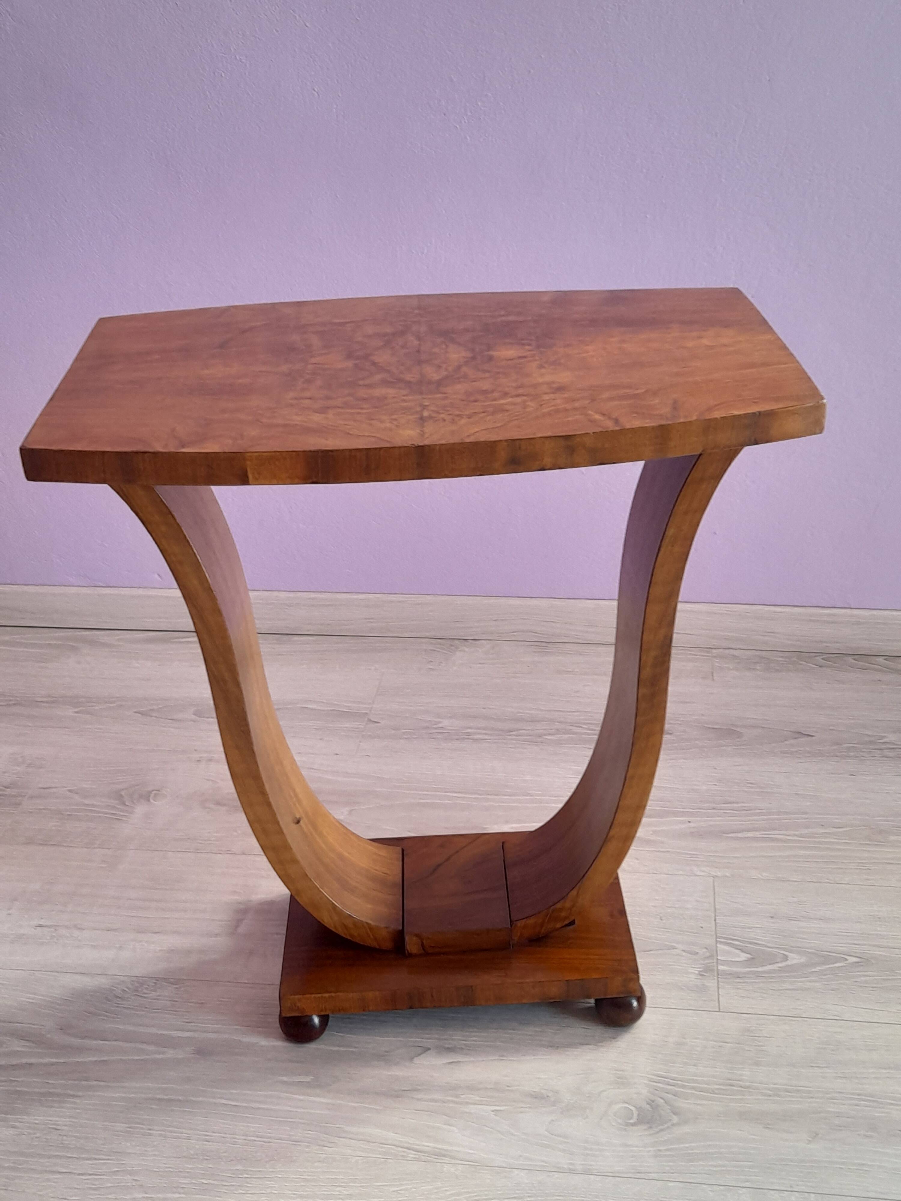 Art Deco walnut pedestal table