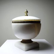 Alabaster and bronze bonbonnière in Empire style, circa 1900-1930.