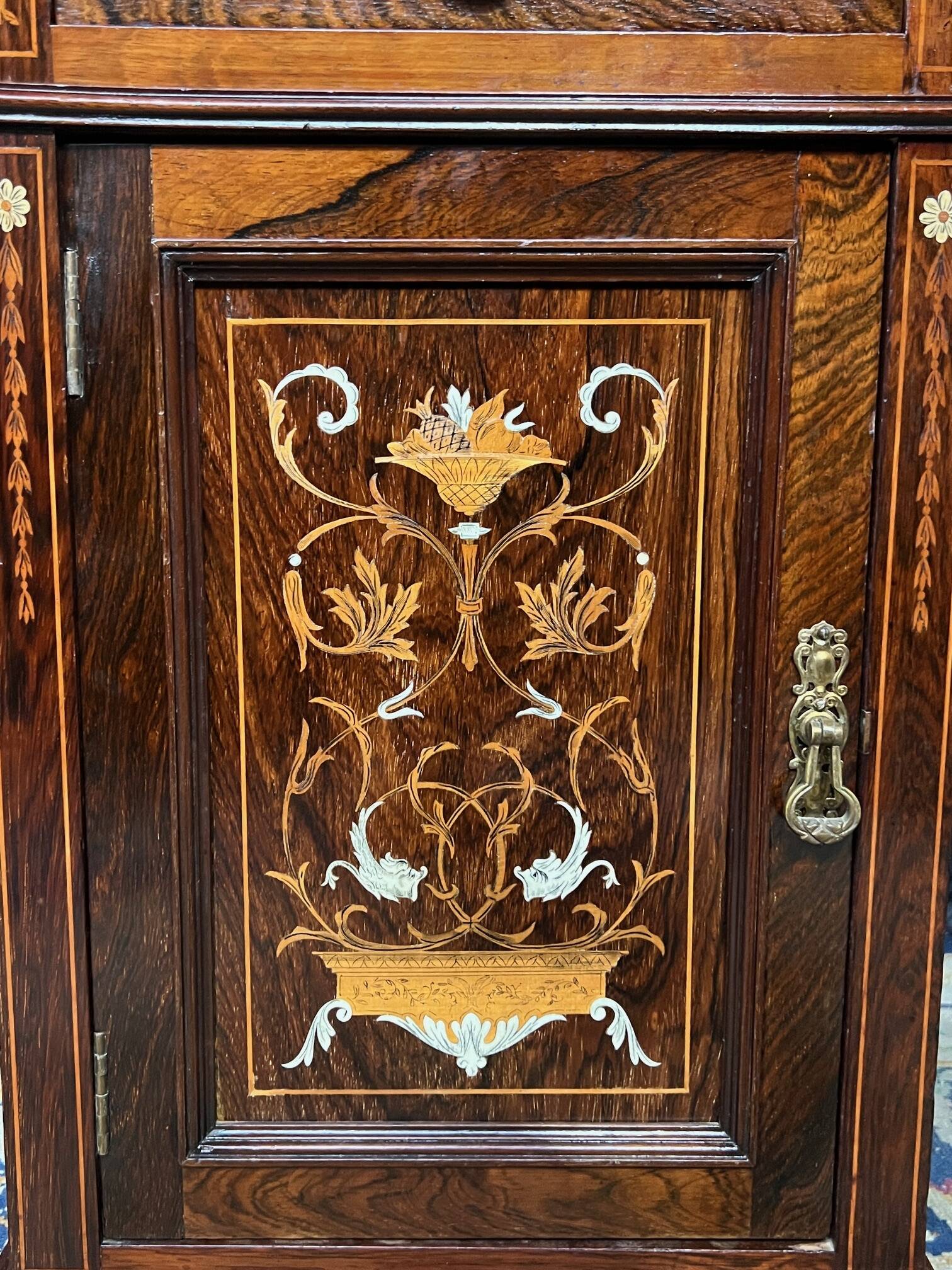 Bureau d'écriture victorien en palissandre par James Shoolbred.