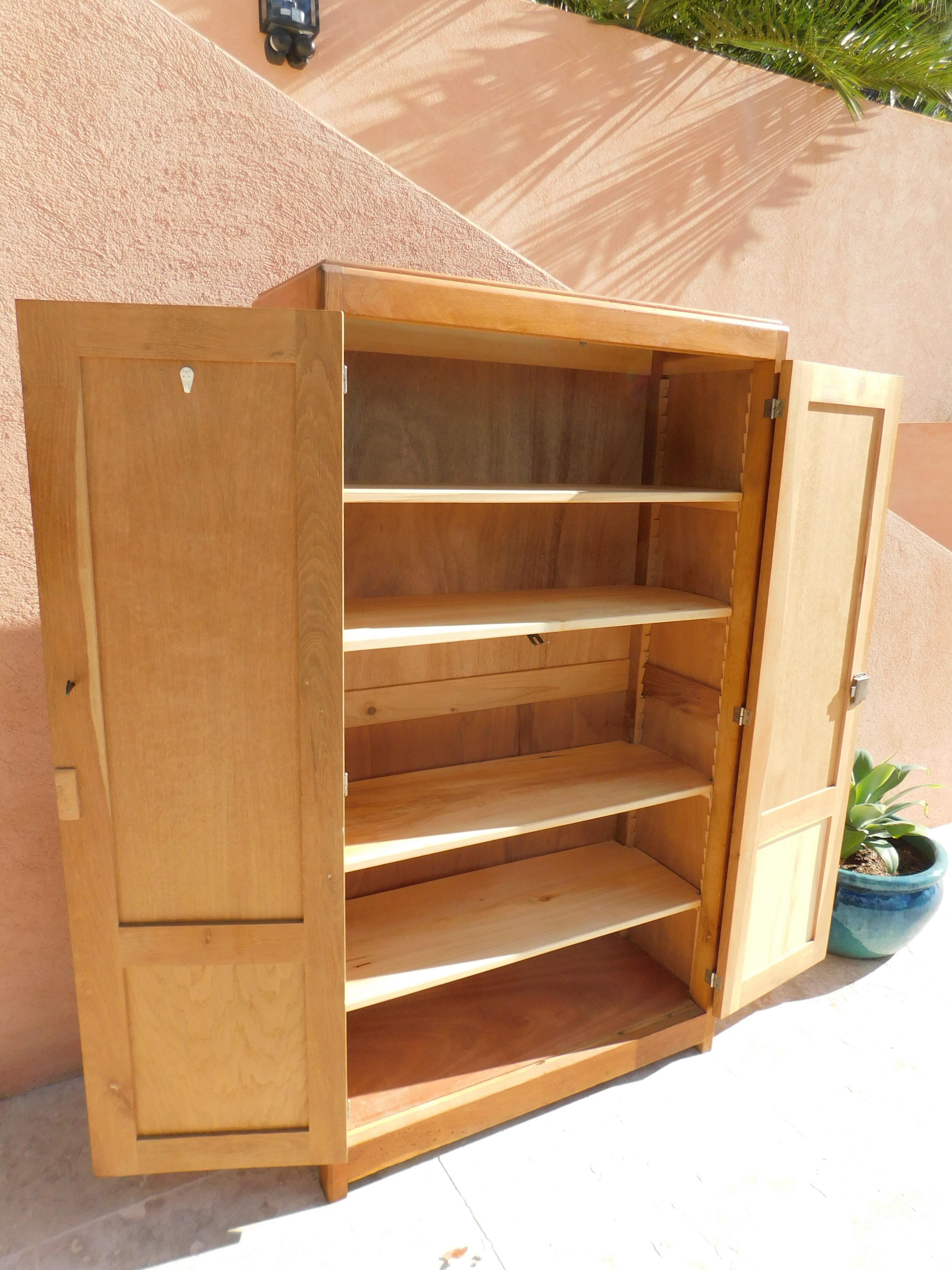 Armoire parisienne
