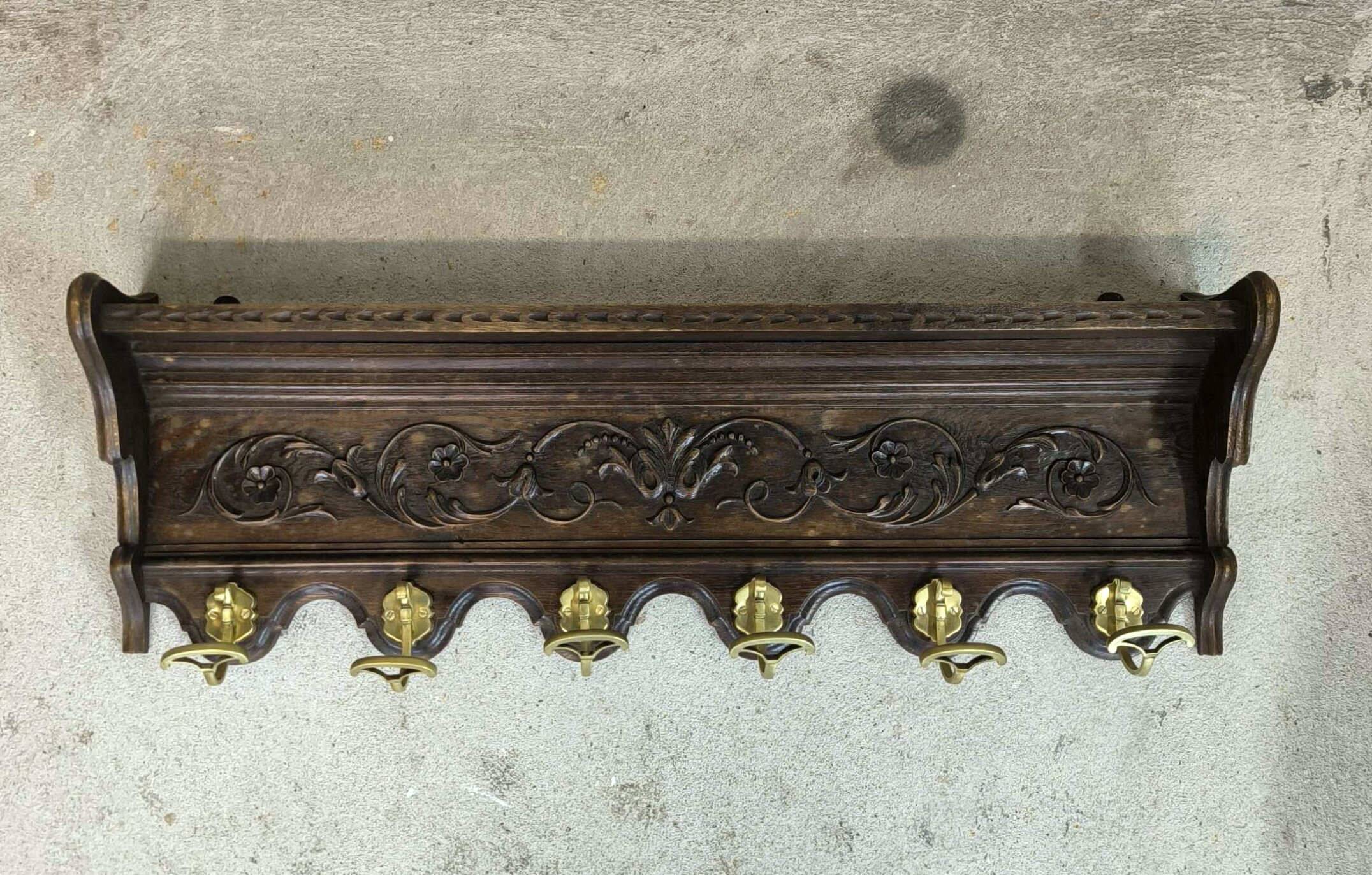 Vintage wall-mounted coat rack in solid wood.
