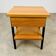 Table de chevet années 50 effet bois, moderniste