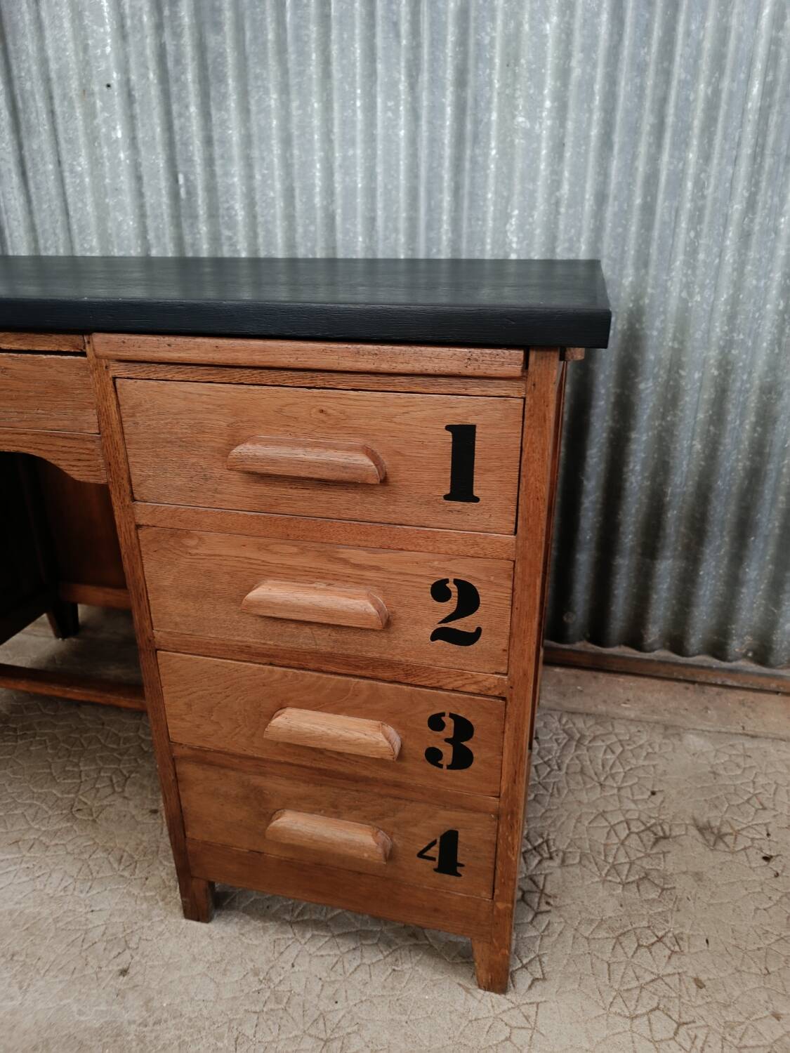 Bureau en bois massif vintage relooker
