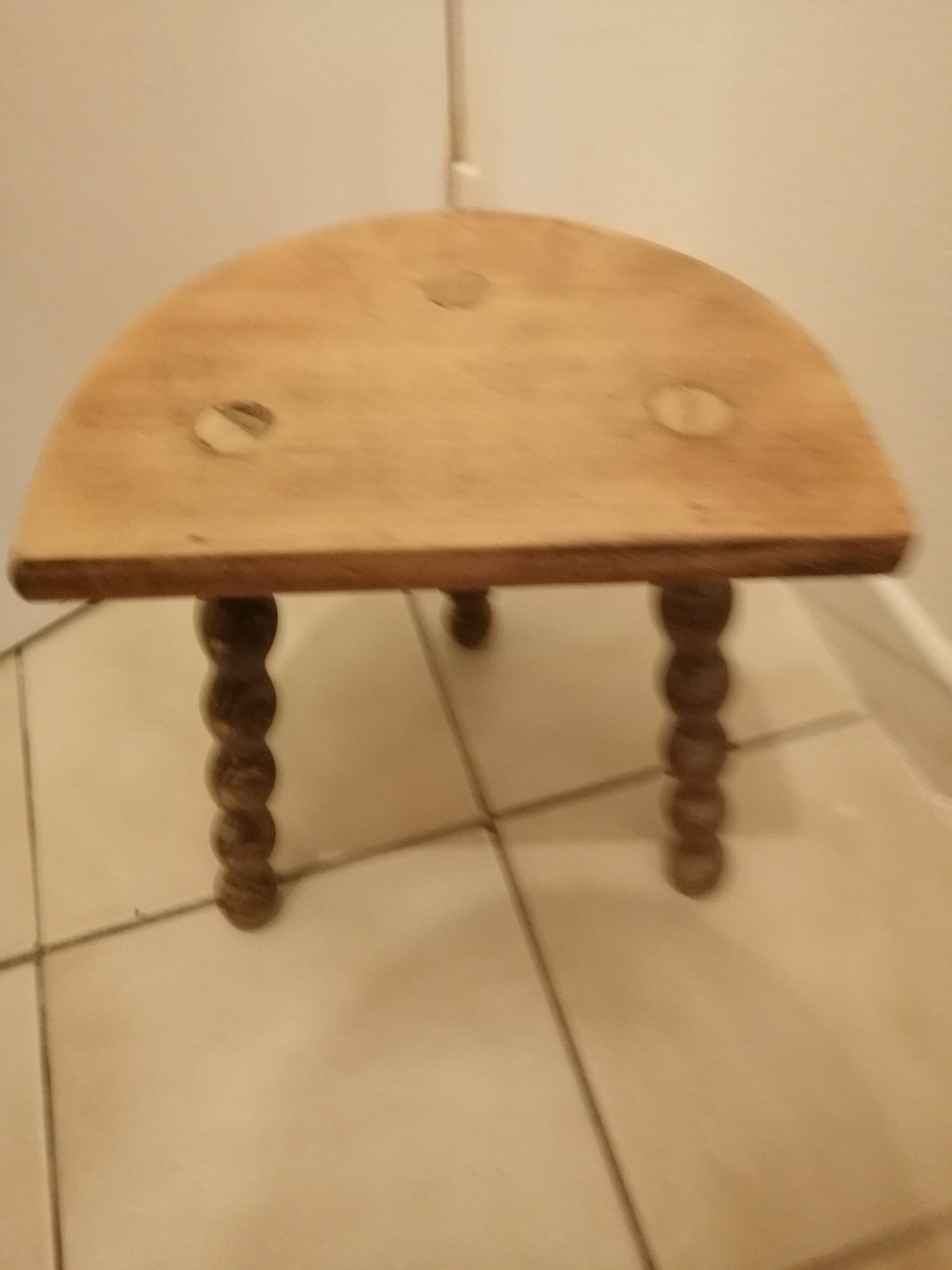 Tabouret demi lune vintage en bois massif 1