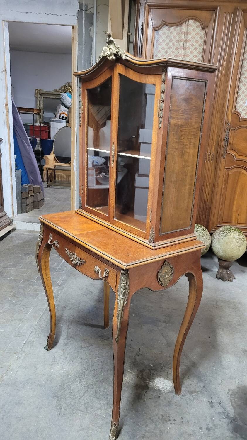 Louis XV bonheur du jour in rosewood marquetry decorated with bronze.