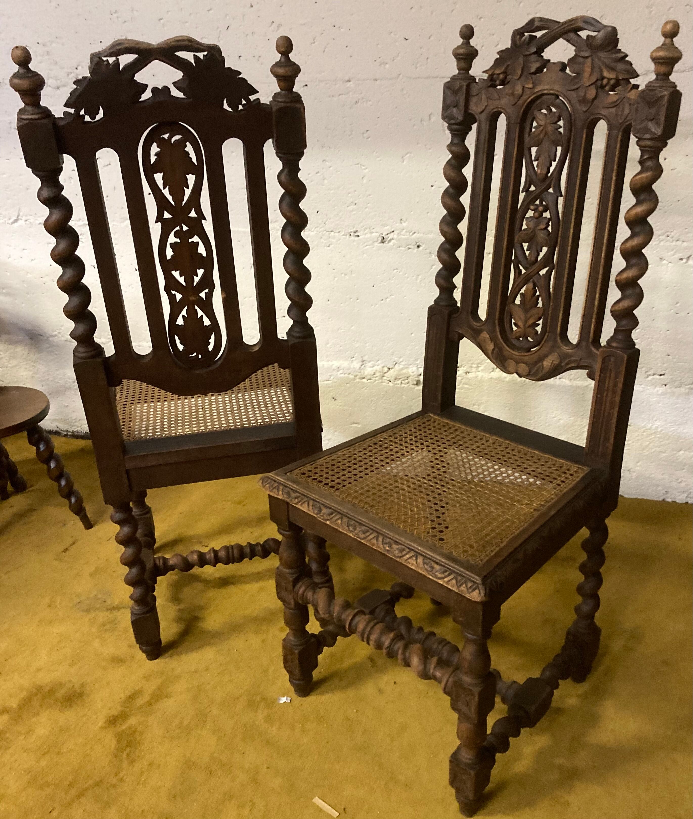Duo de chaises bois sculpté