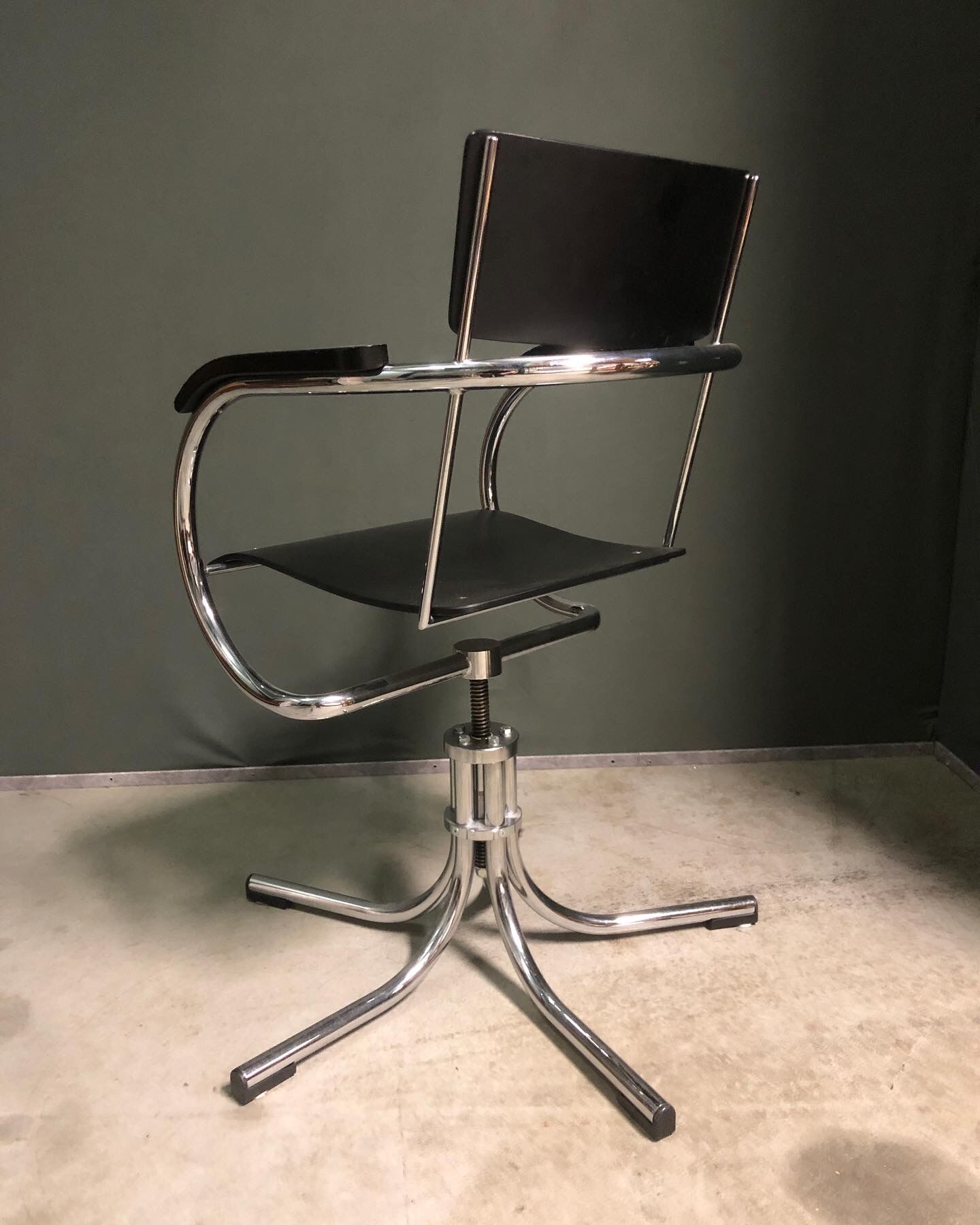 Paul Schuitema desk chair