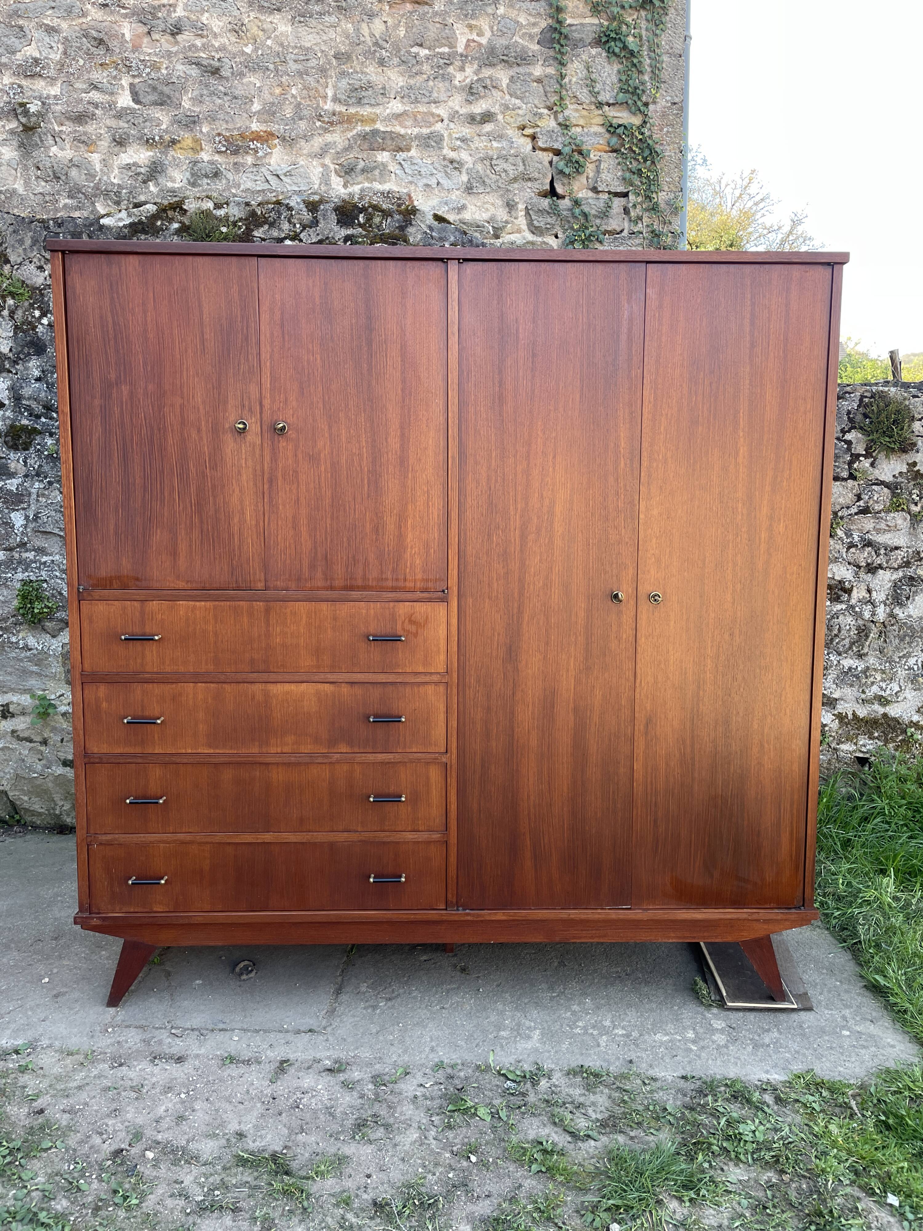 Armoire pieds compas 1960