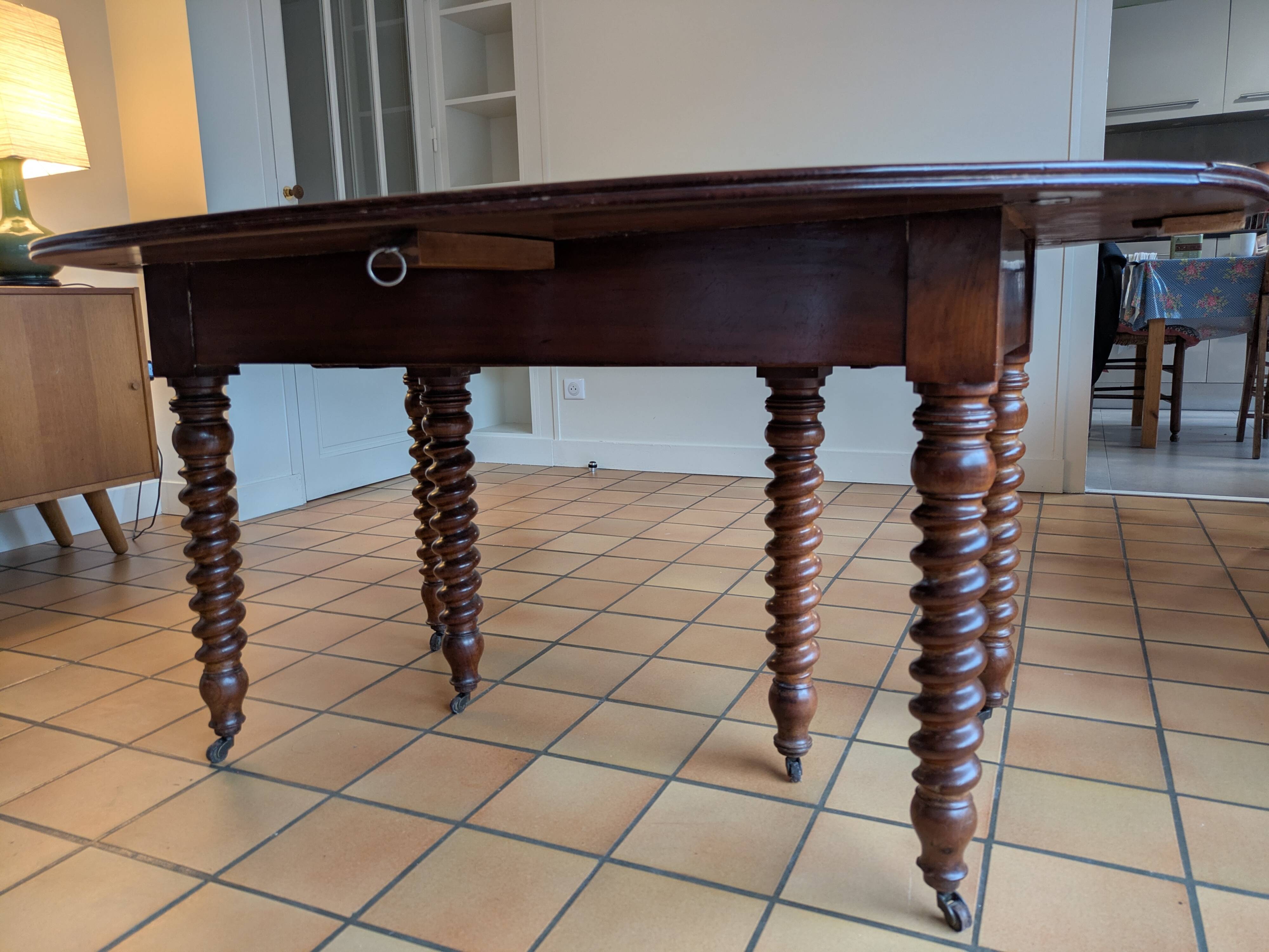 Extendable walnut table