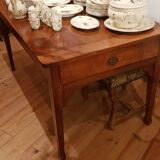 Earthenware tableware service.
