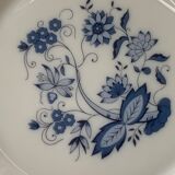 3 bowls and 5 blue plates