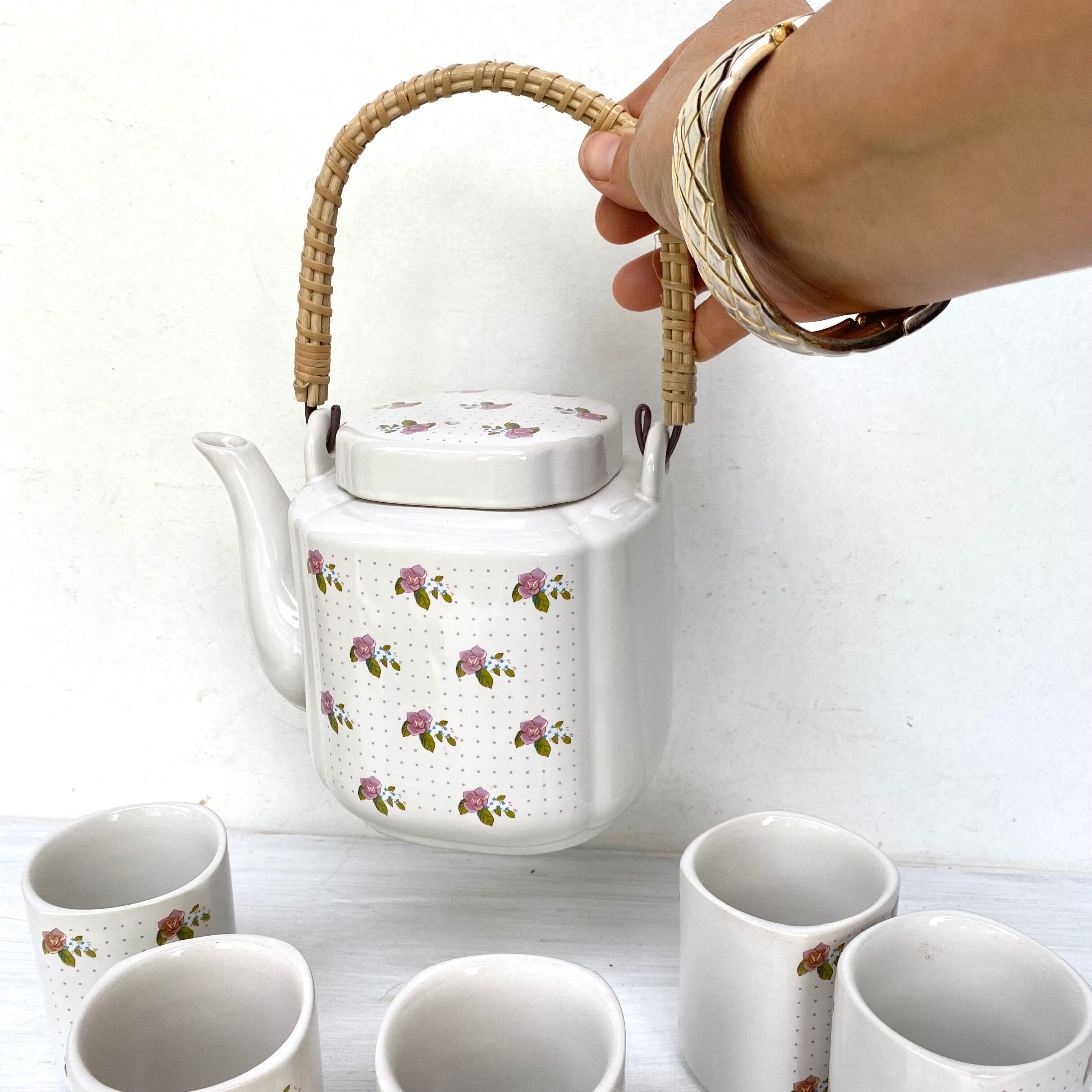 Vintage teapot and cups
