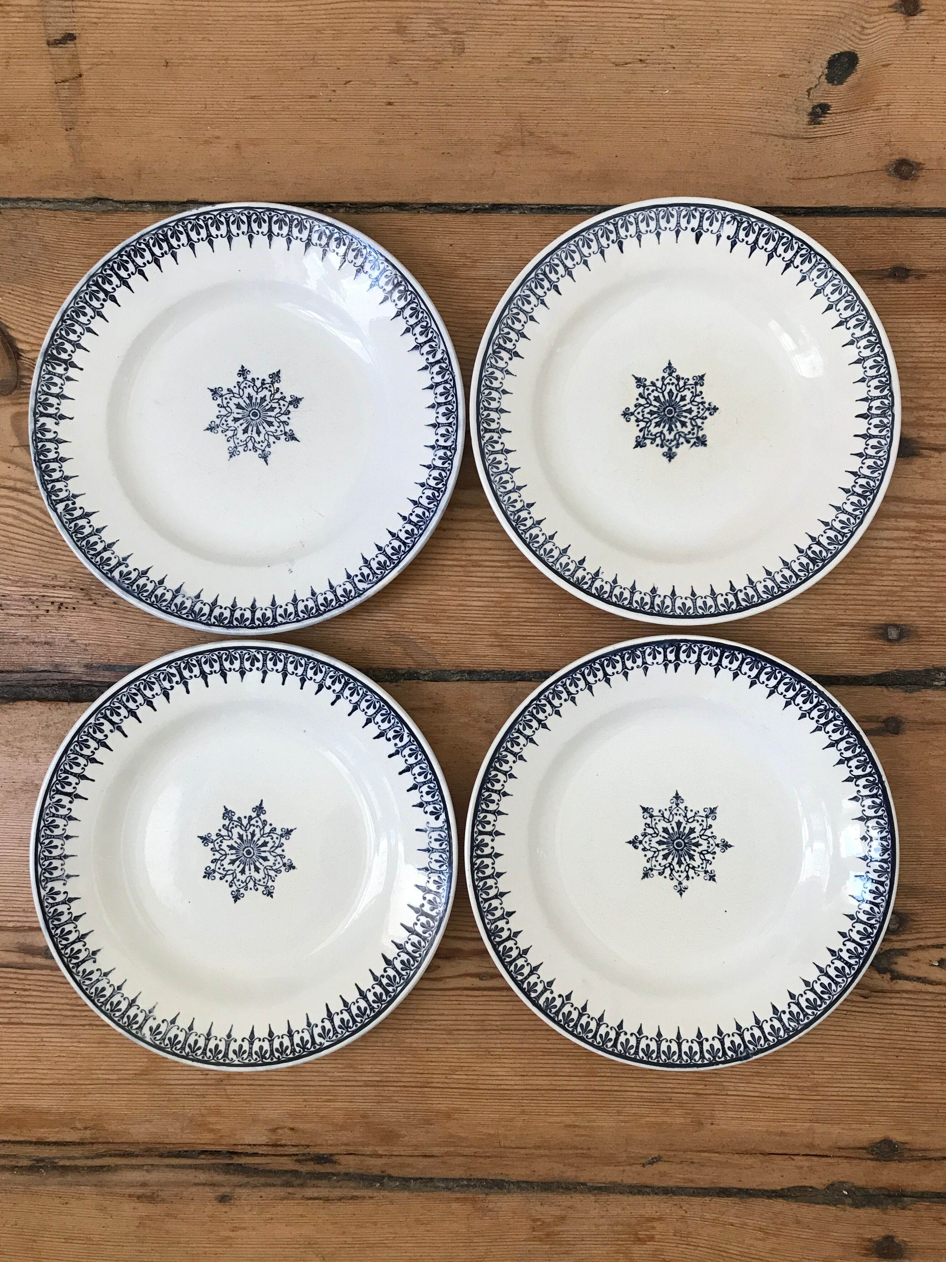 Series of 4 flat plates terre de fer model "primax"