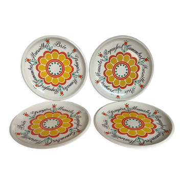 Quatre assiettes à fromages vintage à fleurs