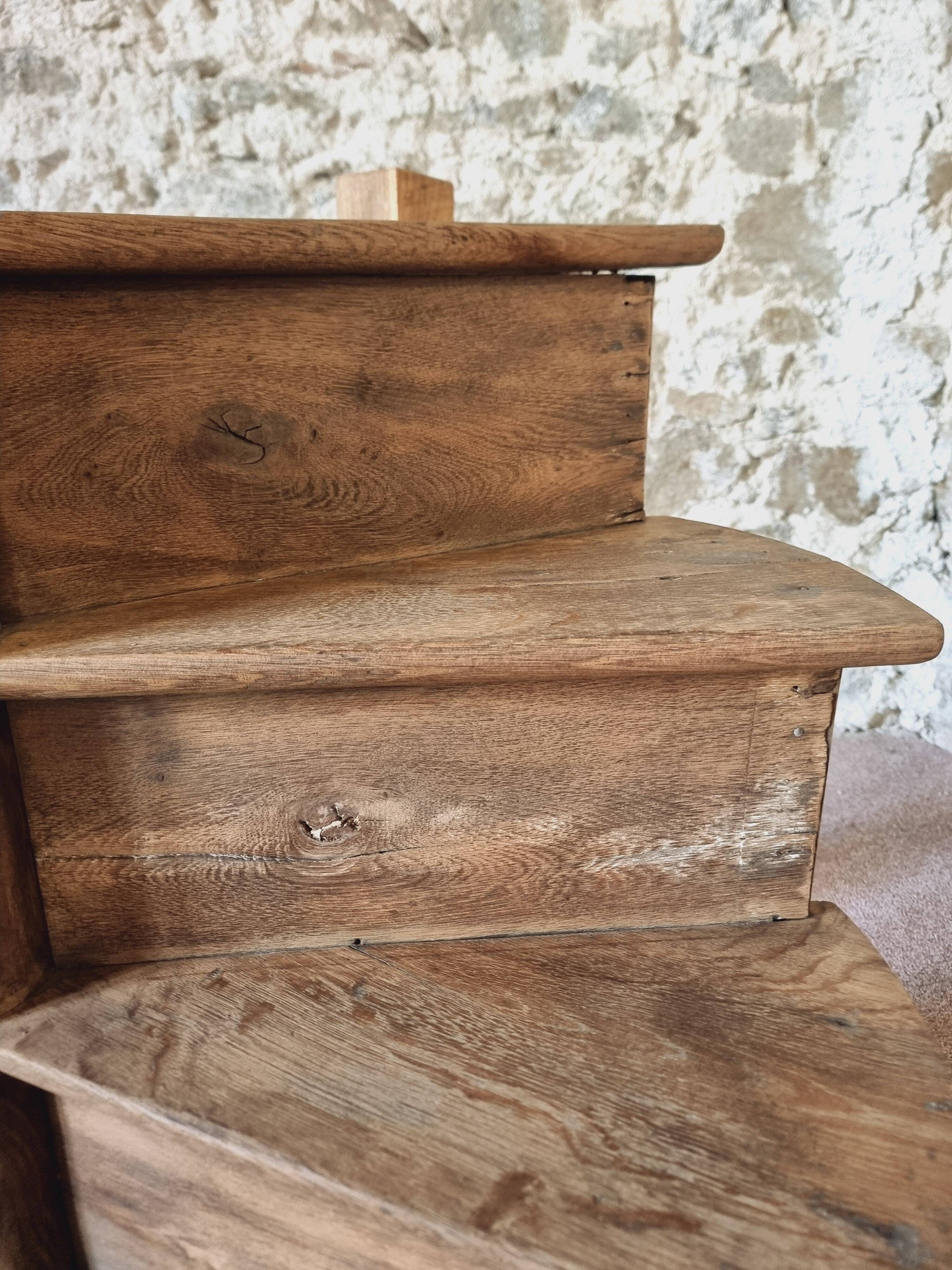 Segment of a spiral staircase in solid oak, early 19th century.