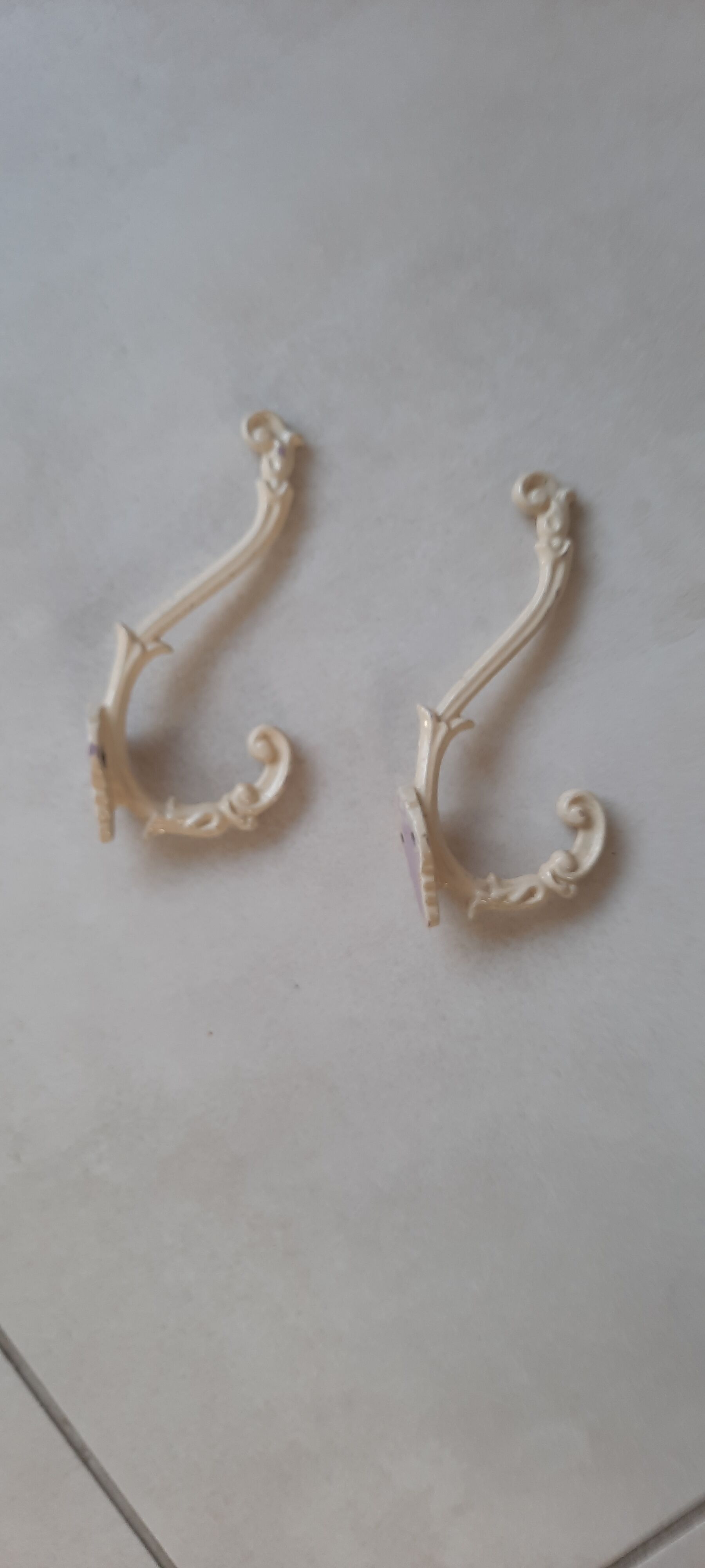 Pateres en fonte