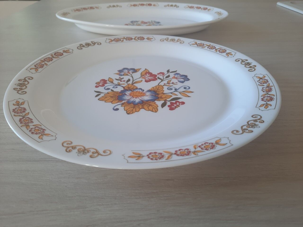 Set of 2 vintage dishes