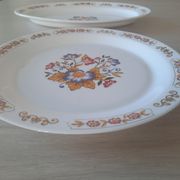 Set of 2 vintage dishes