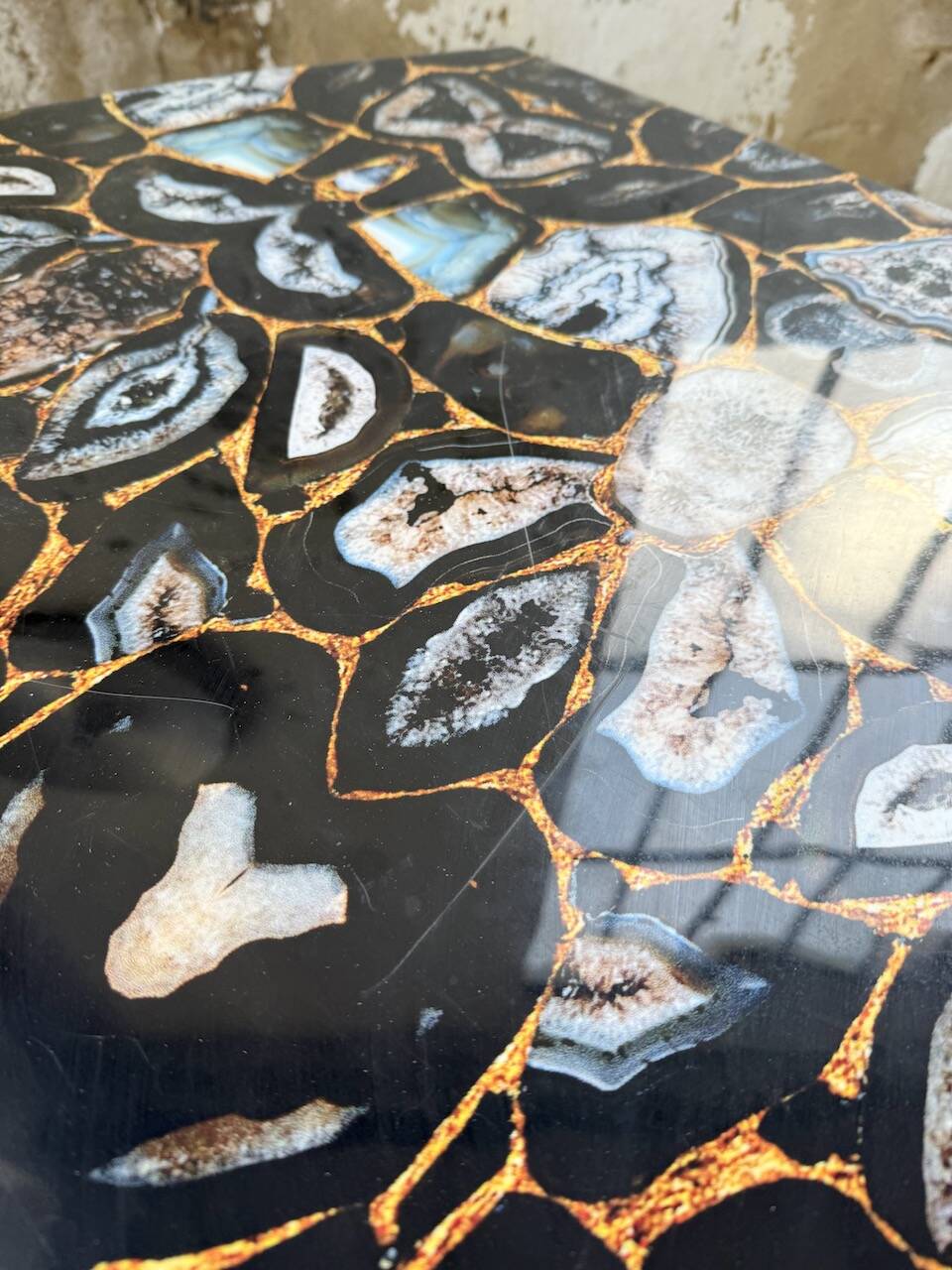 90s coffee table with Agate stone effect.