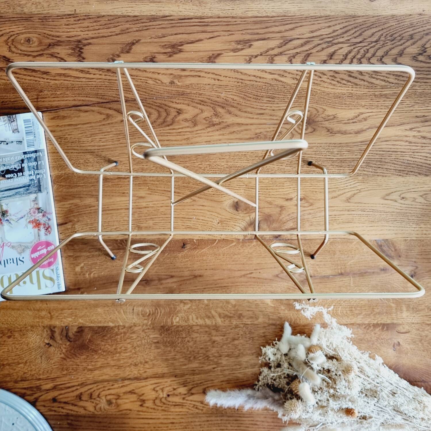 Golden metal magazine holder