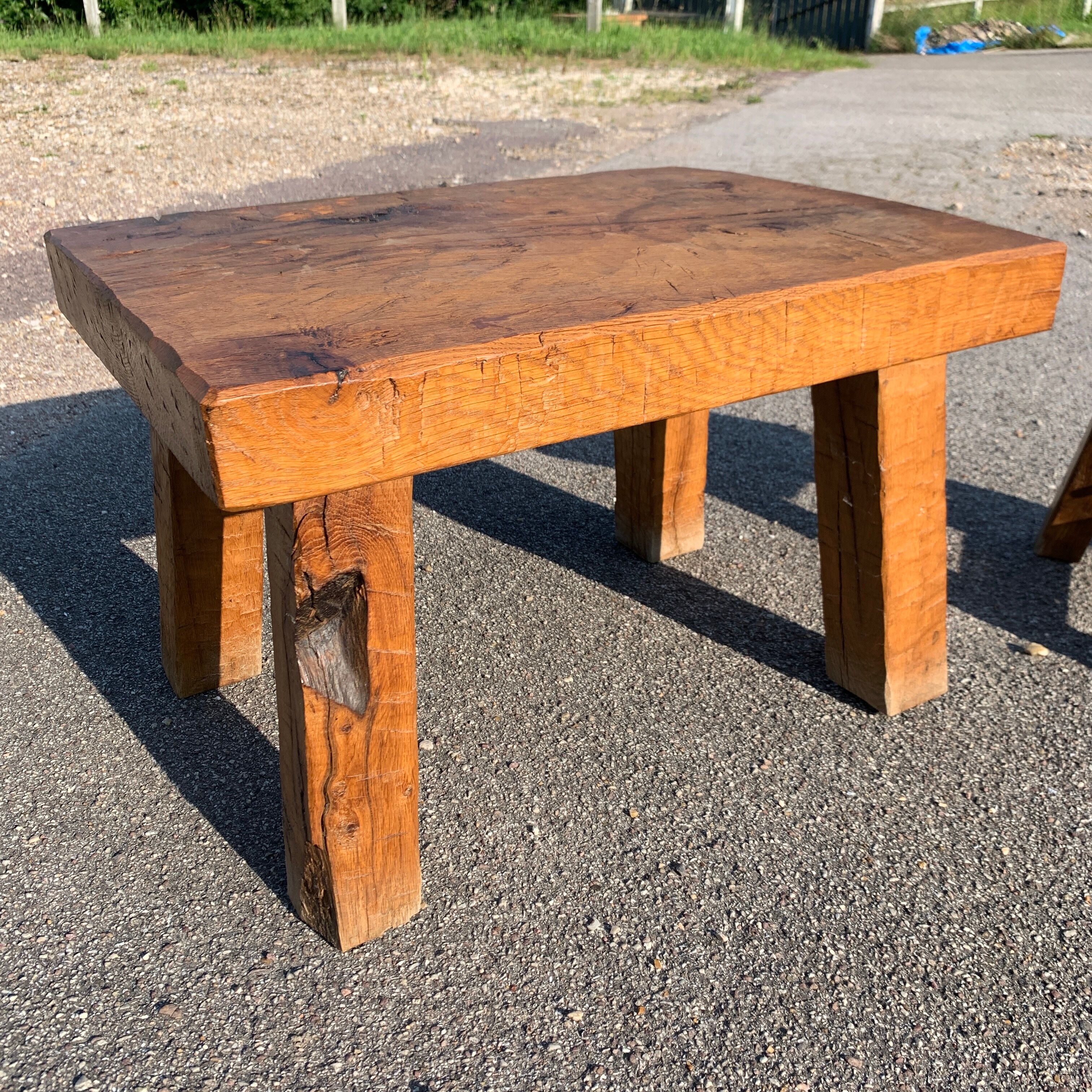 Coffee table and its brutalist style raw wood stool