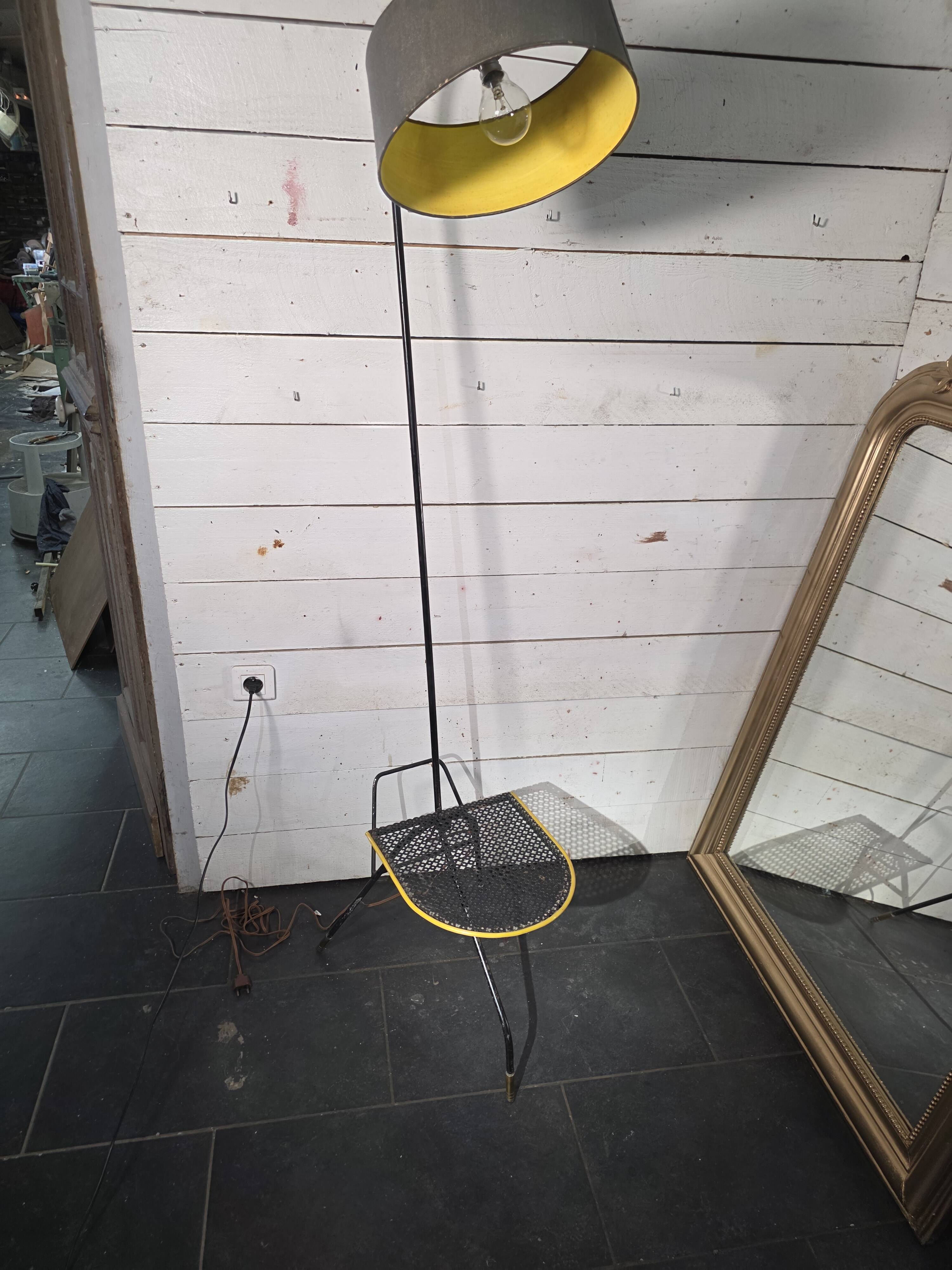 Lampadaire tripode style Matégot années 50